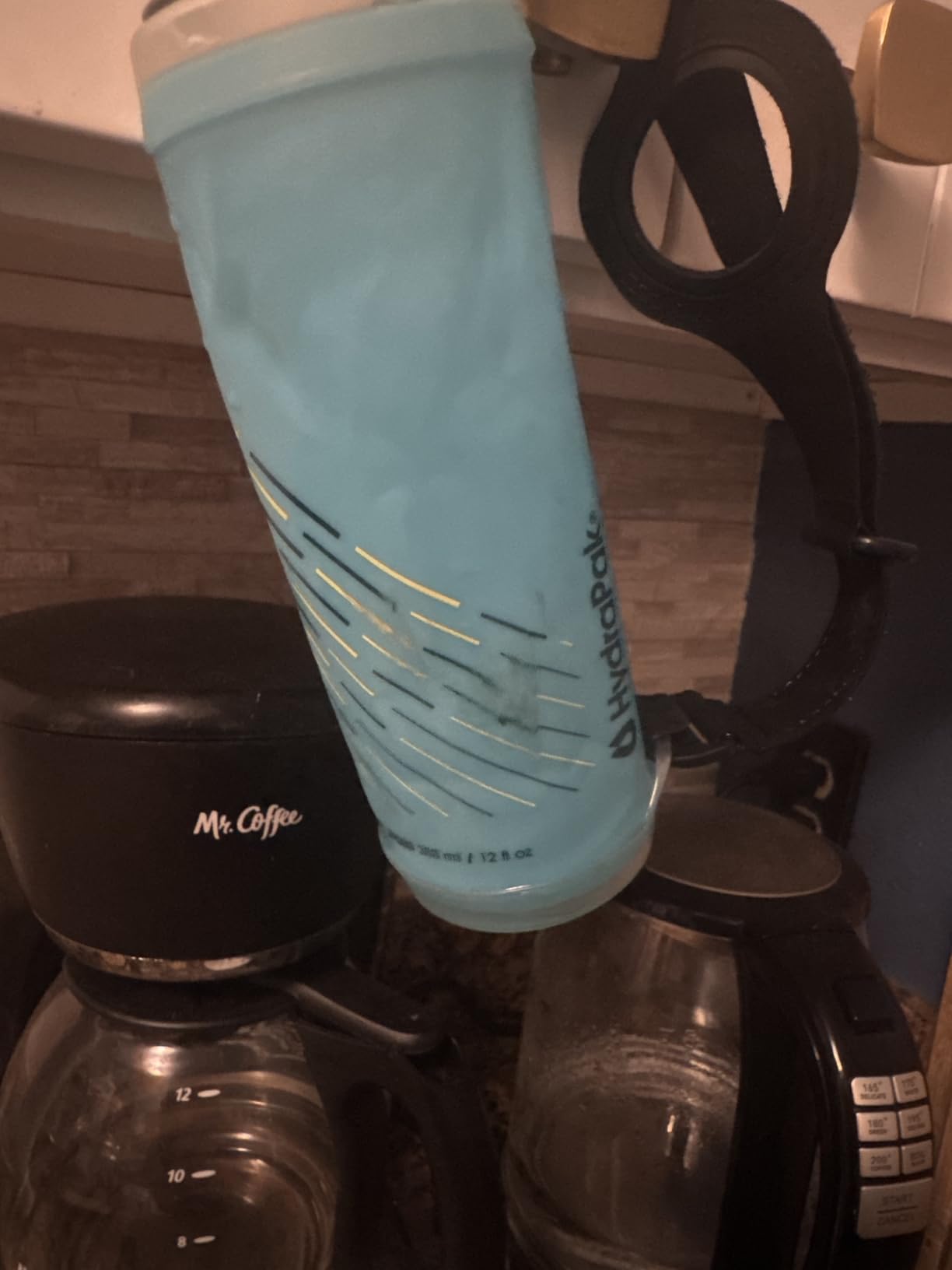 HydraPak SkyFlask Speed - Collapsible Handheld Running Water Bottle (350ml, 500ml, 500ml Insulated) - Adjustable Strap, Lightweight, Spill-Proof Cap Customer Review HydraPak SkyFlask Speed - Collapsible Handheld Running Water Bottle (350ml, 500ml, 500ml Insulated) - Adjustable Strap, Lightweight, Spill-Proof Cap - Customer Photo 2