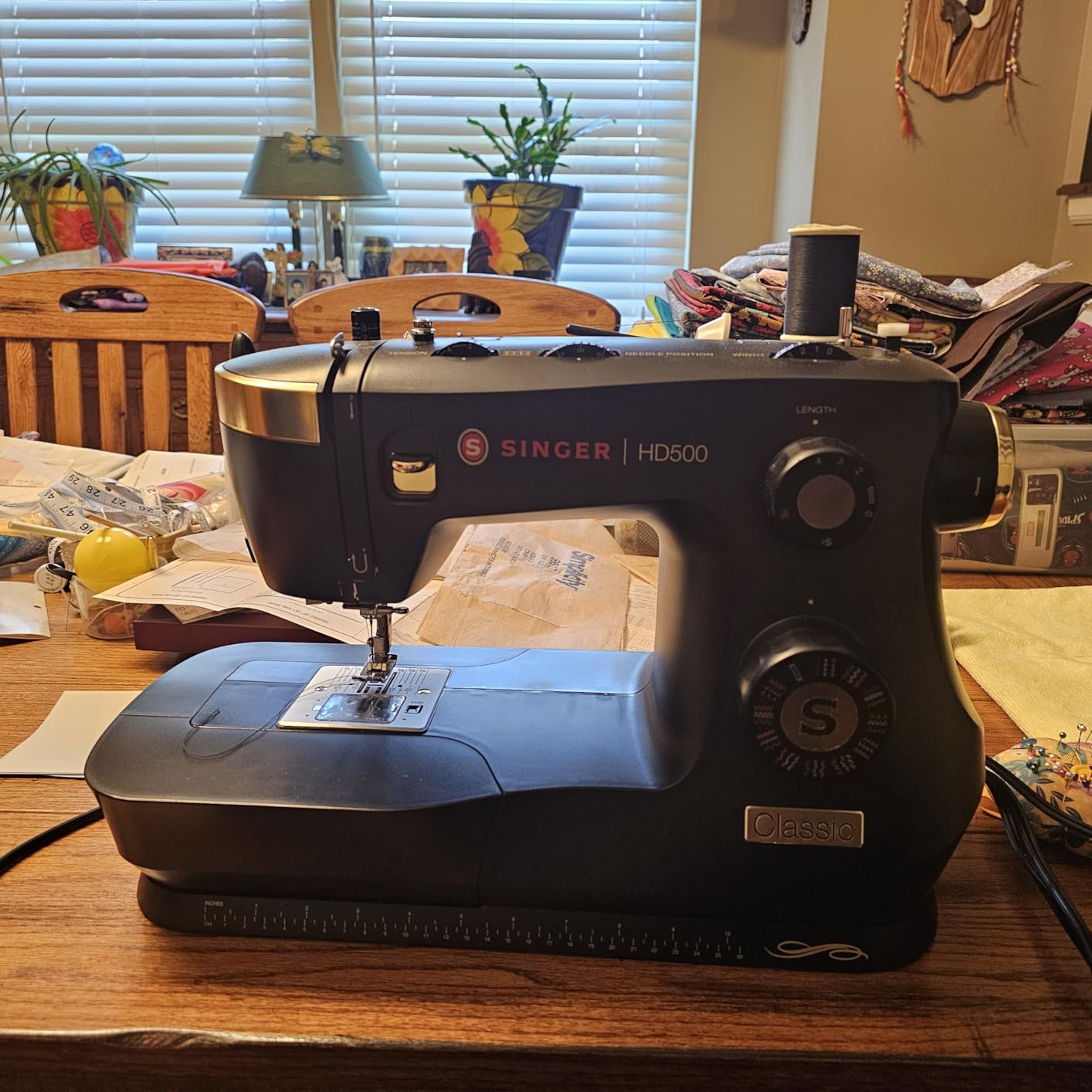 SINGER Heavy Duty 500 Classic Sewing Machine with Accessory Kit | Strong Motor with Enhanced Piercing Power, 23 Built-In Stitches, Full Metal frame, 1-step Buttonhole & LED Light Customer Review SINGER Heavy Duty 500 Classic Sewing Machine with Accessory Kit | Strong Motor with Enhanced Piercing Power, 23 Built-In Stitches, Full Metal frame, 1-step Buttonhole & LED Light - Customer Photo 1