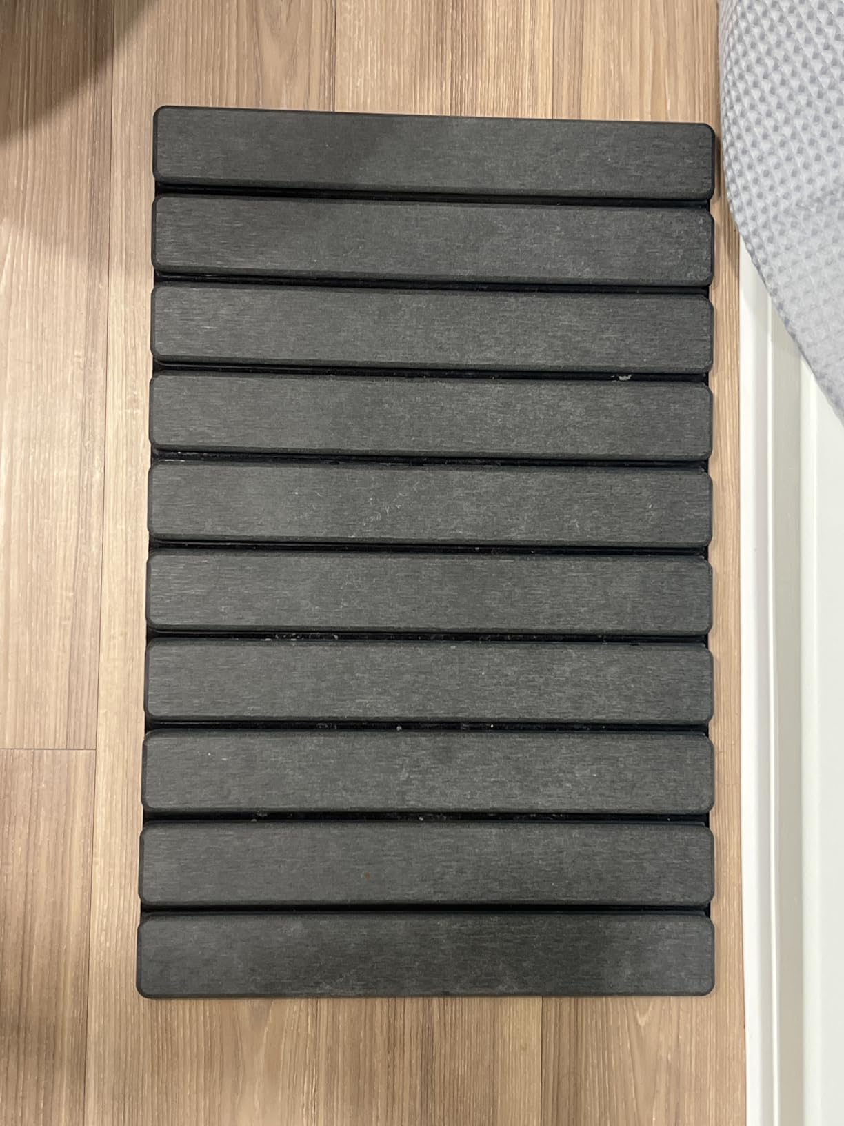 AWW Foldable Stone Bath Mat, Super Absorbent Diatomaceous Earth Mats, Non-Slip 23.6 x 15.5 Inch Quick Drying Mat, Compact and Easy to Store Bath Mats for Bathroom, Easy to Clean, Grey Customer Review AWW Foldable Stone Bath Mat, Super Absorbent Diatomaceous Earth Mats, Non-Slip 23.6 x 15.5 Inch Quick Drying Mat, Compact and Easy to Store Bath Mats for Bathroom, Easy to Clean, Grey - Customer Photo 1