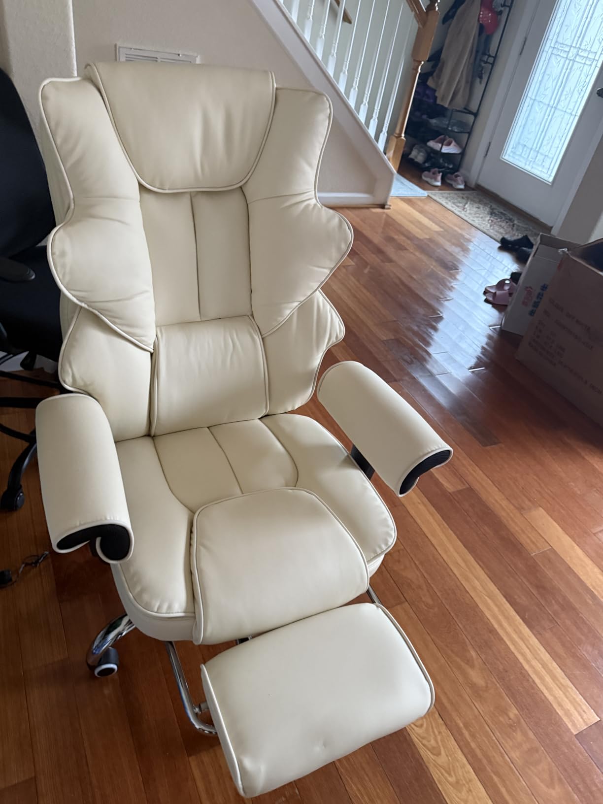 HOMREST 6-Point Massage Executive Chair,Heat Office Chair,Ergonomic Home Office Desk Chairs with Retractable Footrest and Reclining Function,Leather Computer Chair with Adjustable Armrest(Off White) Customer Review HOMREST 6-Point Massage Executive Chair,Heat Office Chair,Ergonomic Home Office Desk Chairs with Retractable Footrest and Reclining Function,Leather Computer Chair with Adjustable Armrest(Off White) - Customer Photo 2