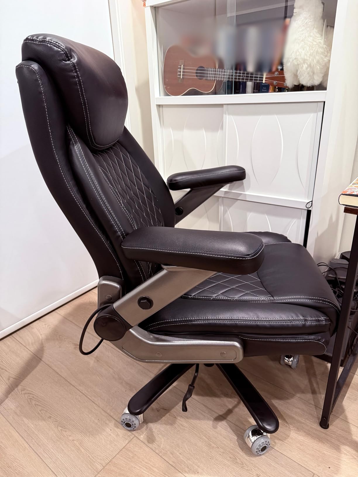 600LBS Large Heavy Duty Office Chair with 5D Flip Arms, Comfy Big and Tall Executive Office Desk Chair with Pocket Spring Cushion,High Back Computer Chair with Lumbar Support,Dual Rubber Wheel Customer Review 600LBS Large Heavy Duty Office Chair with 5D Flip Arms, Comfy Big and Tall Executive Office Desk Chair with Pocket Spring Cushion,High Back Computer Chair with Lumbar Support,Dual Rubber Wheel - Customer Photo 2