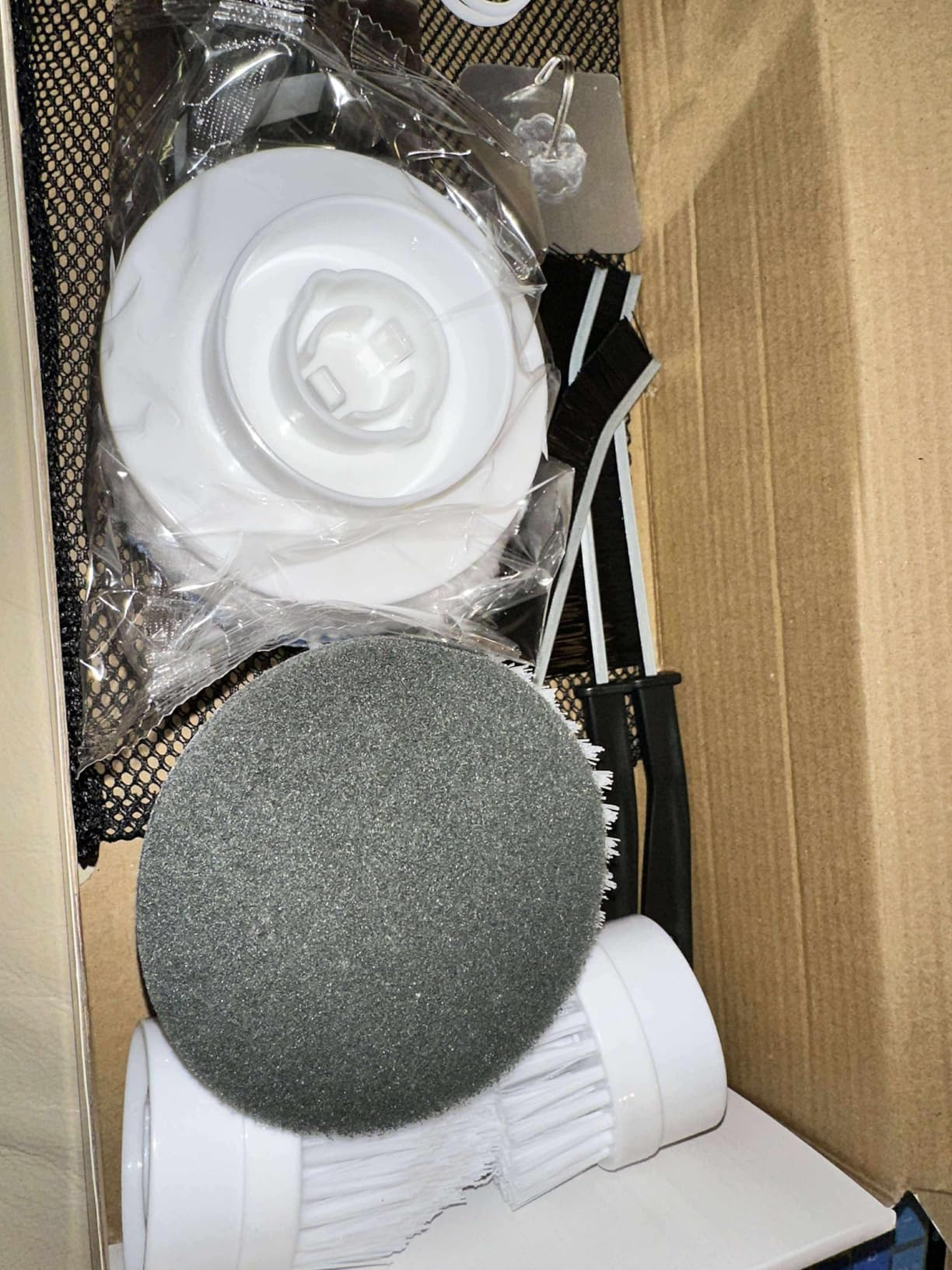 Electric Spin Scrubber, Dreazu IPX7 Bathroom Scrubber with 7 Replaceable Brush Heads & Retractable Handle, 2-Speed Adjustable Shower Cleaner Brush for Bathroom, Bathtub, Kitchen, Tile Floors Customer Review Electric Spin Scrubber, Dreazu IPX7 Bathroom Scrubber with 7 Replaceable Brush Heads & Retractable Handle, 2-Speed Adjustable Shower Cleaner Brush for Bathroom, Bathtub, Kitchen, Tile Floors - Customer Photo 1