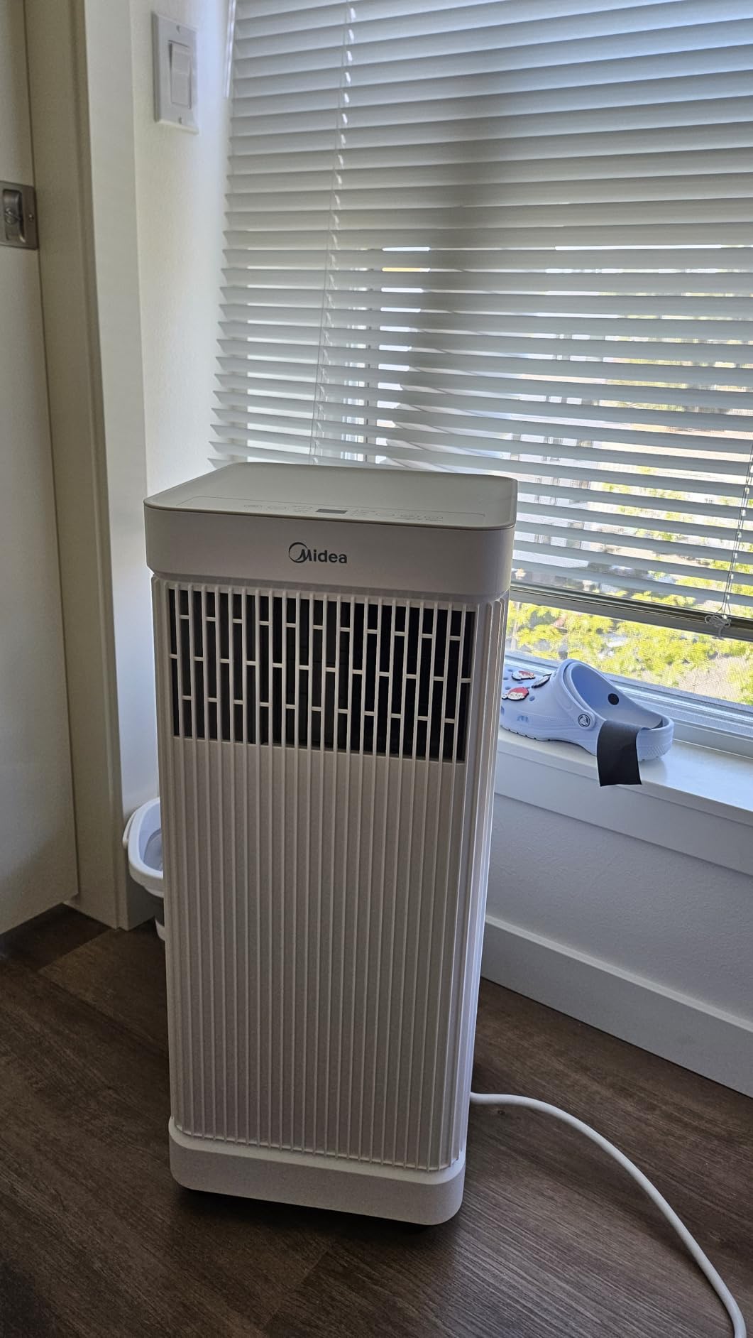Midea 10,000 BTU ASHRAE (7,100 BTU SACC) Portable Air Conditioner, Smart Control, Cools up to 300 Sq. Ft., with Dehumidifier & Fan mode, Easy- to-use Remote Control & Window Installation Kit Included Customer Review Midea 10,000 BTU ASHRAE (7,100 BTU SACC) Portable Air Conditioner, Smart Control, Cools up to 300 Sq. Ft., with Dehumidifier & Fan mode, Easy- to-use Remote Control & Window Installation Kit Included - Customer Photo 2