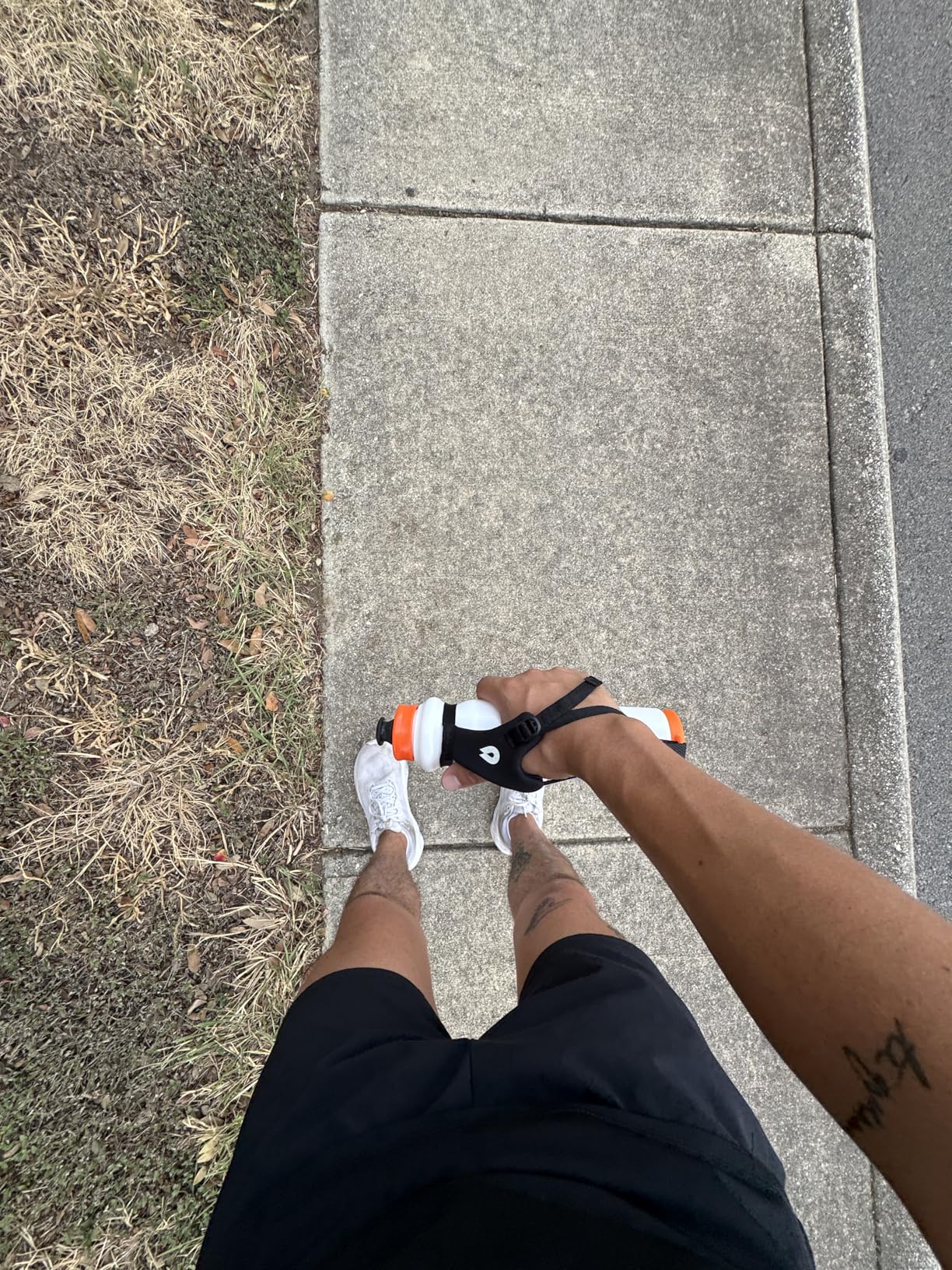 HydraPak Tempo Pro 525ml - Handheld Running Squeeze Bottle for Training and Race Day Hydration with Removable Strap (525ml/17oz) - White Customer Review HydraPak Tempo Pro 525ml - Handheld Running Squeeze Bottle for Training and Race Day Hydration with Removable Strap (525ml/17oz) - White - Customer Photo 1