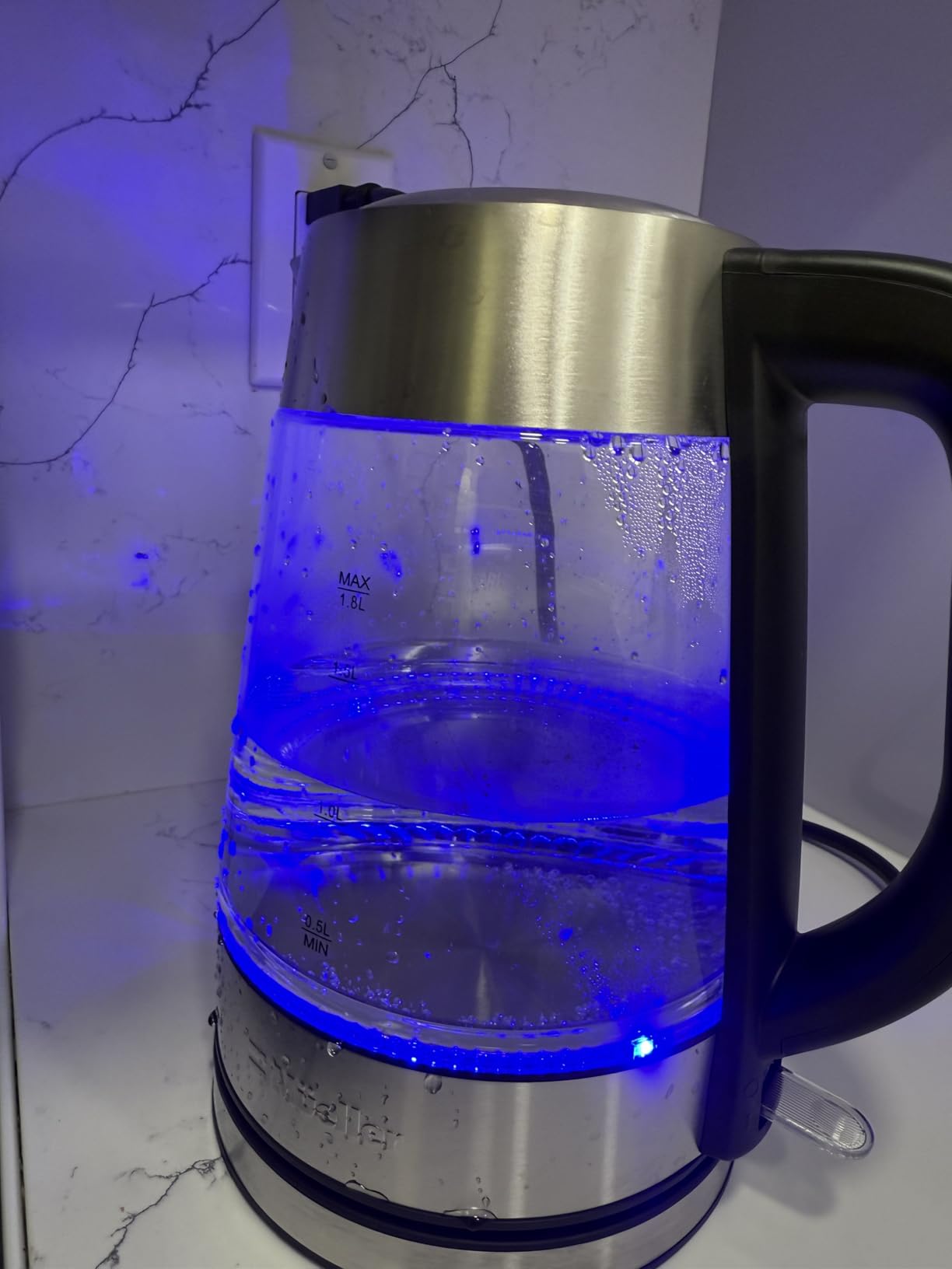 Mueller RapidBoil Electric Kettle 1.8L – Borosilicate Glass & Stainless Steel – BPA-Free Tea Kettle, LED Light, Auto Shut-Off, Boil Dry Protection Water Heater – Fast Heating, Kitchen Appliances Customer Review Mueller RapidBoil Electric Kettle 1.8L – Borosilicate Glass & Stainless Steel – BPA-Free Tea Kettle, LED Light, Auto Shut-Off, Boil Dry Protection Water Heater – Fast Heating, Kitchen Appliances - Customer Photo 2