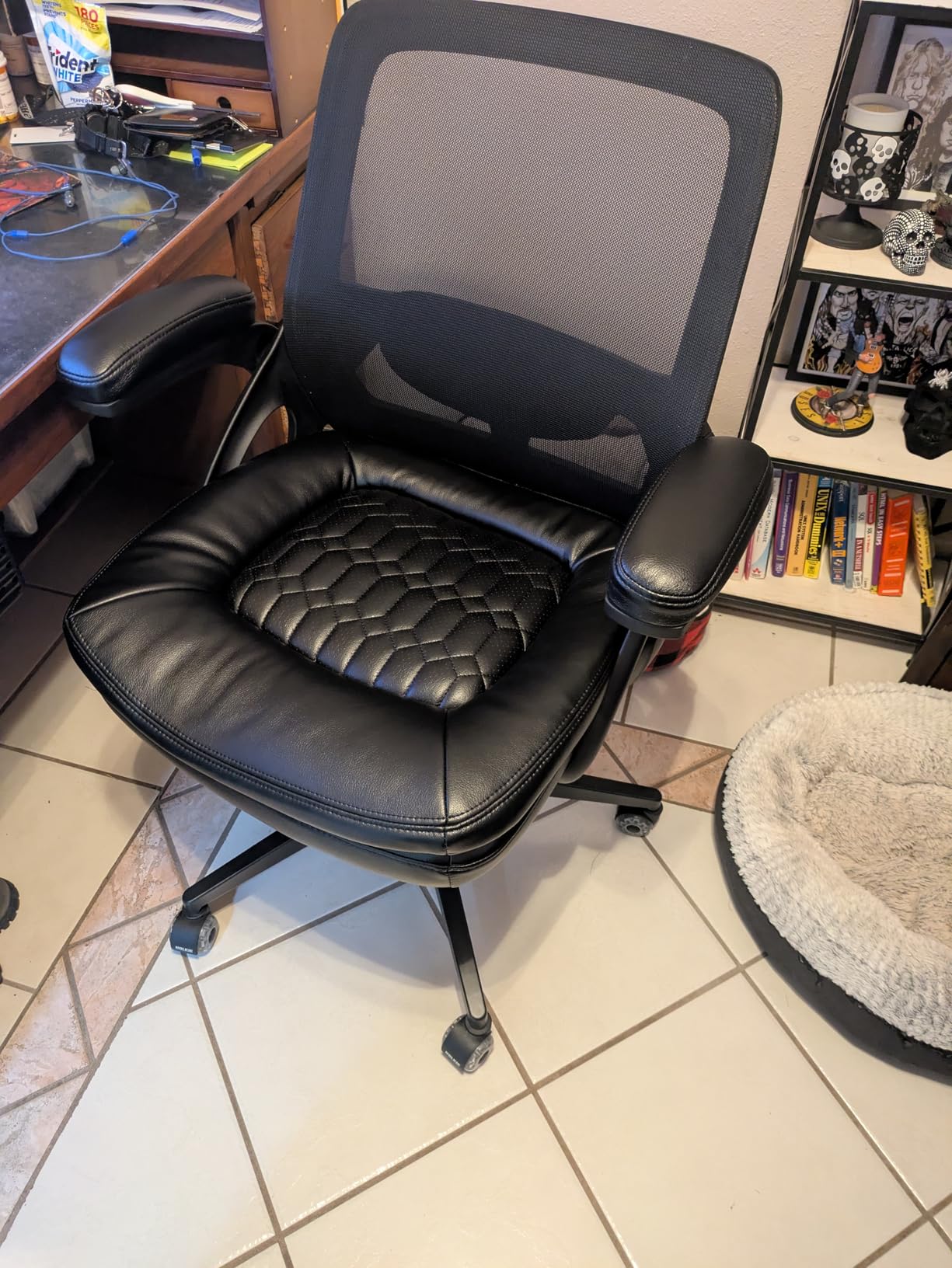 Big and Tall Office Chair, 500lbs Mesh Heavy Duty Ergonomic Desk Chair with Flip-up Armrests, Plus Size Wide Seat in PU Leather, 360 Swivel Computer Executive Task Chair for Home Office (Black) Customer Review Big and Tall Office Chair, 500lbs Mesh Heavy Duty Ergonomic Desk Chair with Flip-up Armrests, Plus Size Wide Seat in PU Leather, 360 Swivel Computer Executive Task Chair for Home Office (Black) - Customer Photo 1
