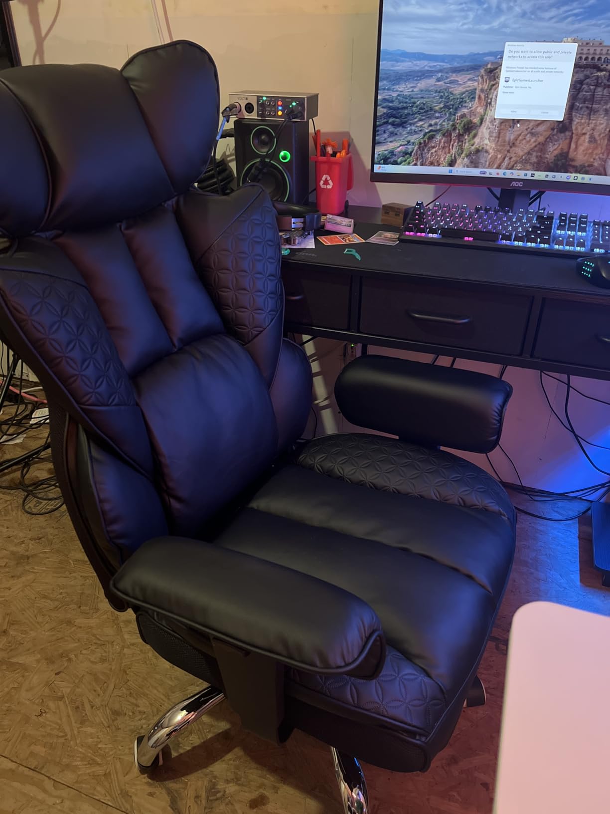 COMHOMA Big and Tall Office Chair 400LBS Wide Ergonomic Gaming Chair with Deluxe Embossing Designed Leather with Foot Rest,150°Reclining Adjustable Armrests Pocket Spring Back Support and Pillow Customer Review COMHOMA Big and Tall Office Chair 400LBS Wide Ergonomic Gaming Chair with Deluxe Embossing Designed Leather with Foot Rest,150°Reclining Adjustable Armrests Pocket Spring Back Support and Pillow - Customer Photo 1