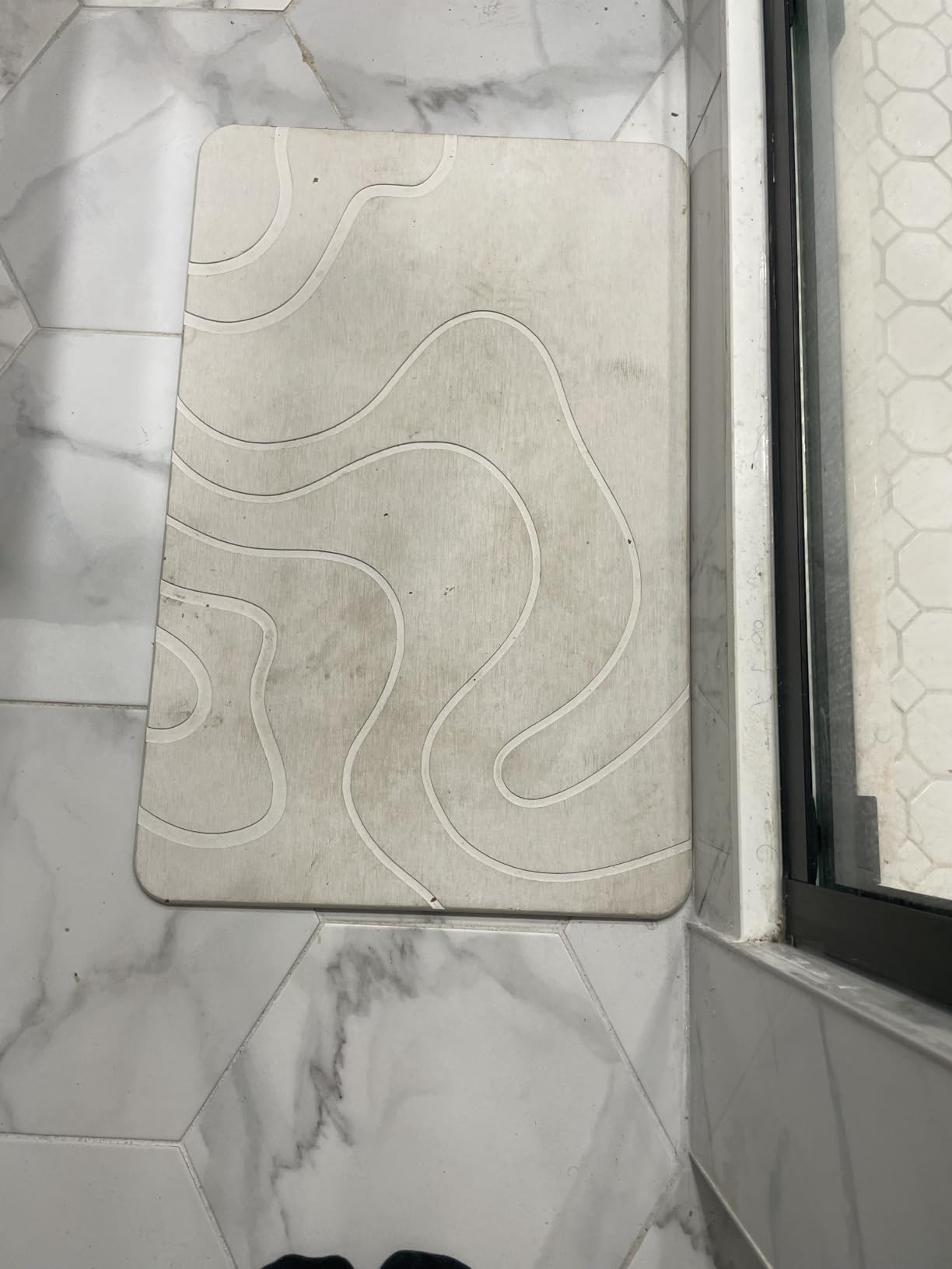 Stone Bath Mat Diatomaceous Earth Shower Mat Non-Slip Super Absorbent Diatomite Stone Mats for Bathroom Floor/Kitchen Counter Quick-Drying Easy to Clean (24''*16''White) Customer Review Stone Bath Mat Diatomaceous Earth Shower Mat Non-Slip Super Absorbent Diatomite Stone Mats for Bathroom Floor/Kitchen Counter Quick-Drying Easy to Clean (24''*16''White) - Customer Photo 2