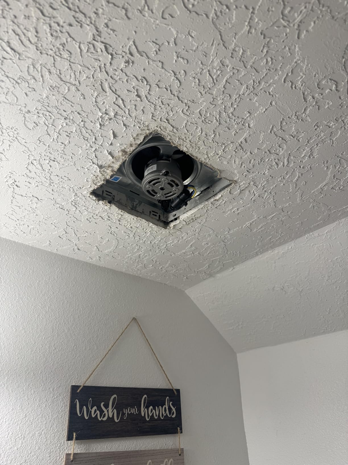 Broan-NuTone® Bathroom Exhaust Fan, 50 CFM Modern Grille, Energy Star Fan, 2.0 Sones Customer Review Broan-NuTone® Bathroom Exhaust Fan, 50 CFM Modern Grille, Energy Star Fan, 2.0 Sones - Customer Photo 1