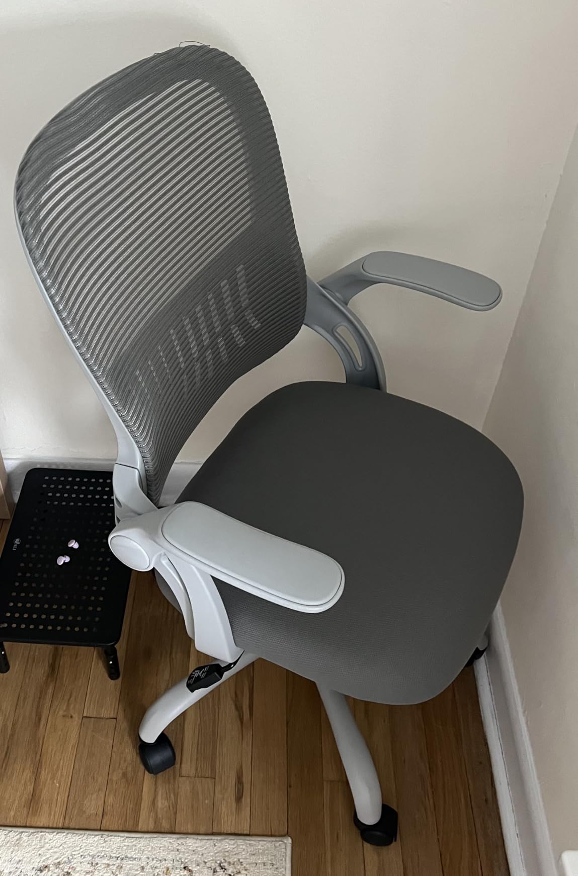 Sweetcrispy Office Computer Desk Chair, Ergonomic Mid-Back Mesh Rolling Work Swivel Task Chairs with Wheels, Comfortable Lumbar Support, Comfy Flip-up Arms for Home, Bedroom, Study, Student, Black Customer Review Sweetcrispy Office Computer Desk Chair, Ergonomic Mid-Back Mesh Rolling Work Swivel Task Chairs with Wheels, Comfortable Lumbar Support, Comfy Flip-up Arms for Home, Bedroom, Study, Student, Black - Customer Photo 5