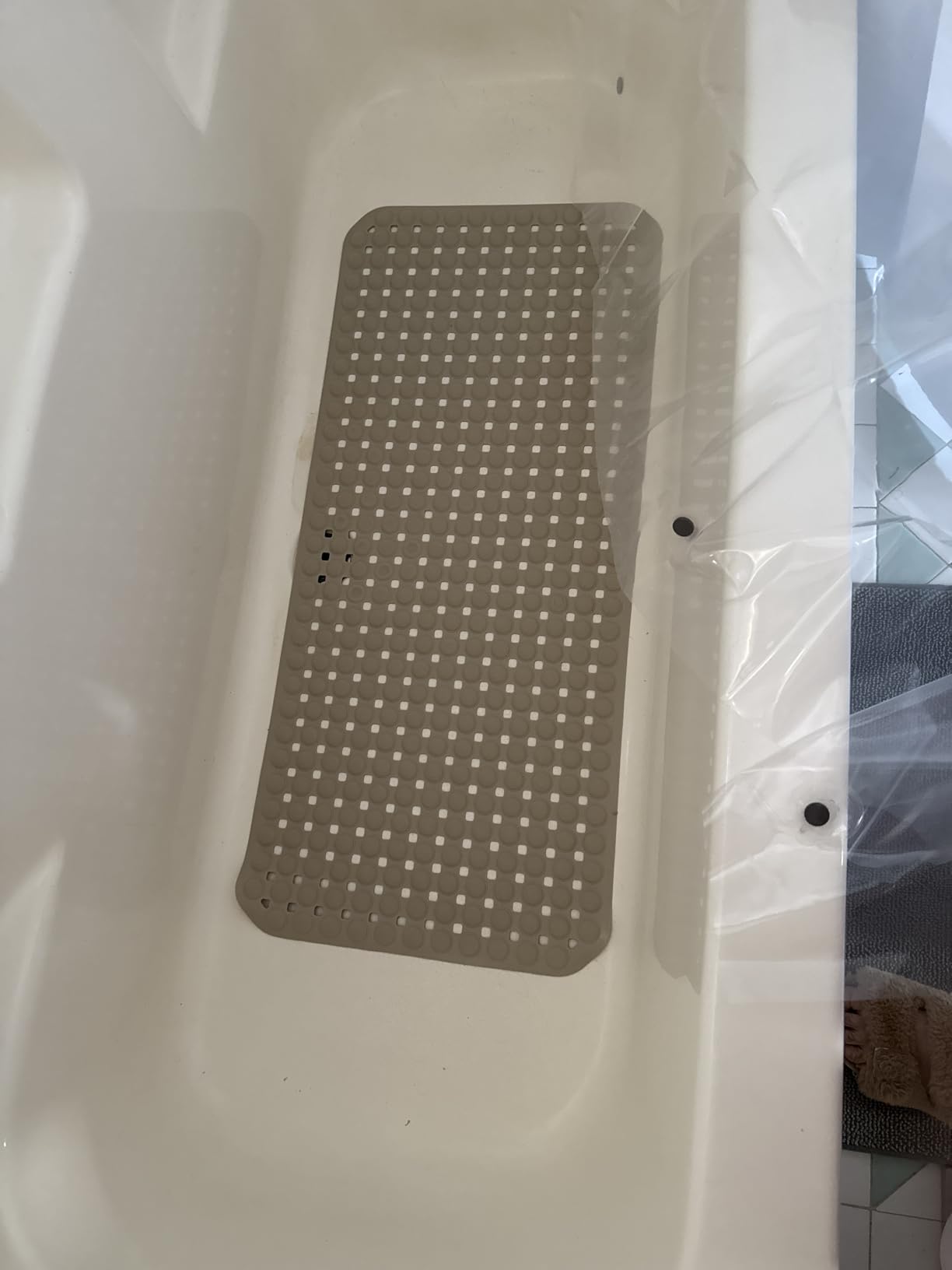 OTHWAY Bath Tub Shower Mat Non Slip, Bathtub Floor Liner Mats for Inside Shower Bathroom, Suction Cups and Drain Holes for Feet Scrubbing, Machine Washable, Soft on Feet, 35x16 Inch, Grey Customer Review OTHWAY Bath Tub Shower Mat Non Slip, Bathtub Floor Liner Mats for Inside Shower Bathroom, Suction Cups and Drain Holes for Feet Scrubbing, Machine Washable, Soft on Feet, 35x16 Inch, Grey - Customer Photo 2