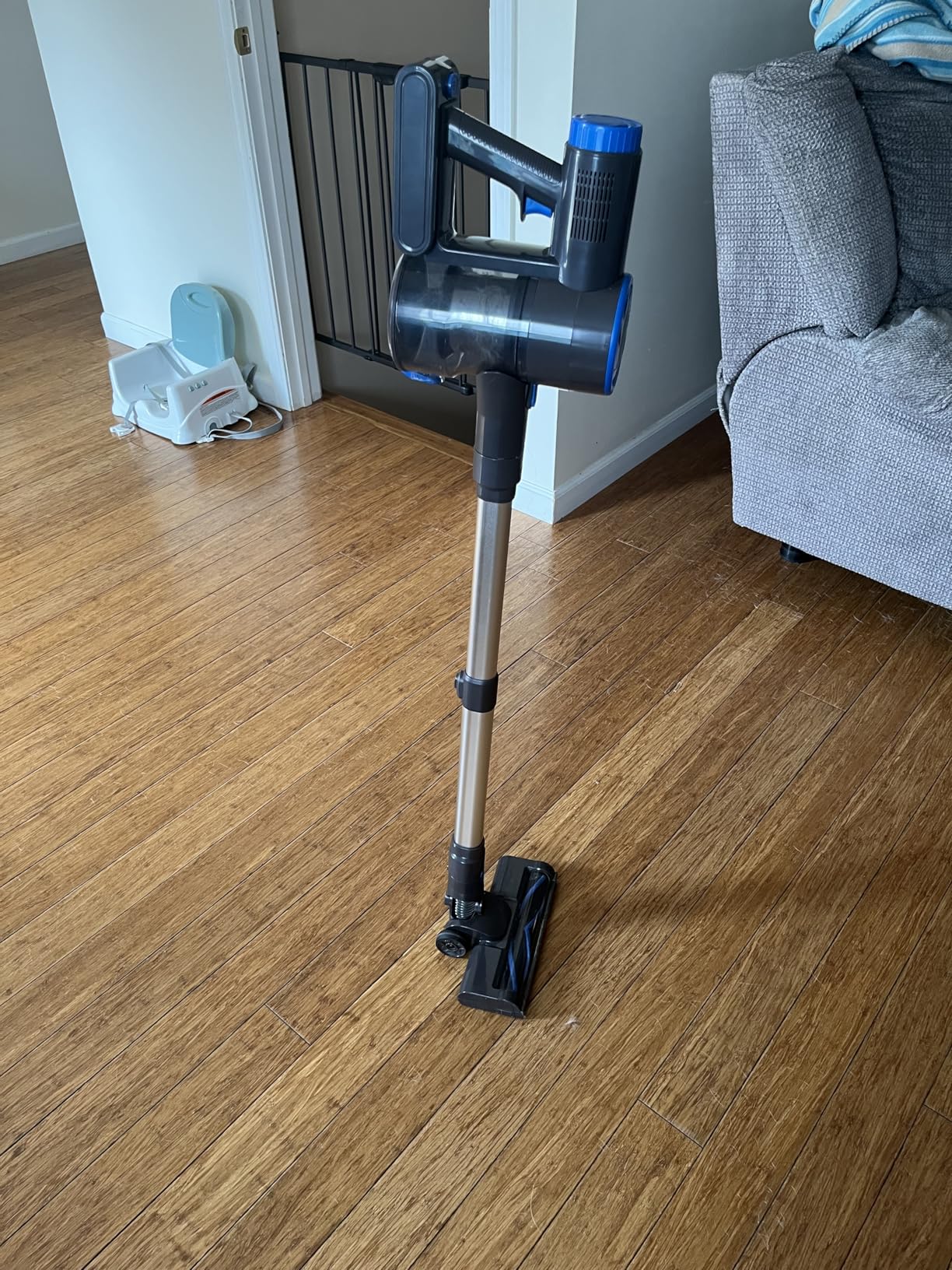 Cordless Vacuum Cleaner, Super Power Suction Stick Vacuum Cleaners with 2200 mAh Battery,8-in-1 Lightweight Self-Standing, 35 Mins Runtime for Home Low-Pile Carpet Pet Hair Customer Review Cordless Vacuum Cleaner, Super Power Suction Stick Vacuum Cleaners with 2200 mAh Battery,8-in-1 Lightweight Self-Standing, 35 Mins Runtime for Home Low-Pile Carpet Pet Hair - Customer Photo 2