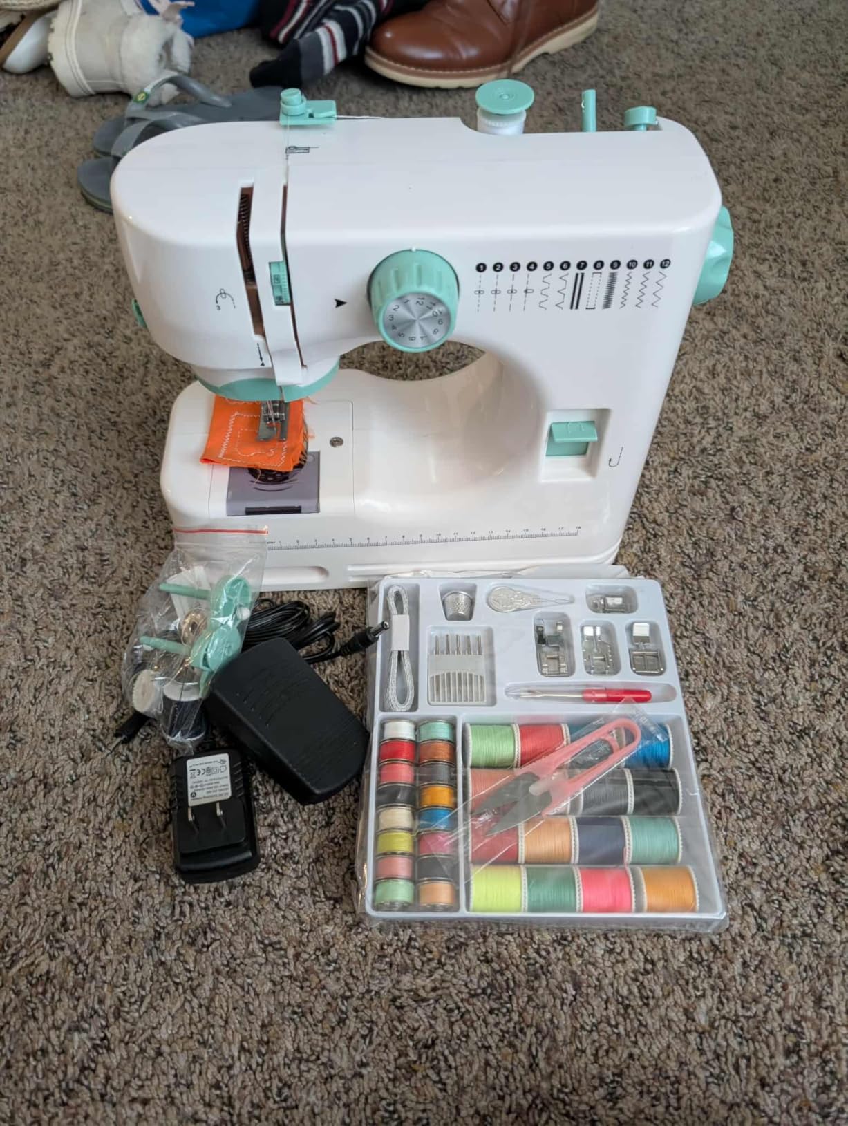 Sewing Machine for Beginners with 12 Built-in Stitches, 6 Included Feet, Portable Sewing Machine with Foot Pedal, High-Low Speeds Customer Review Sewing Machine for Beginners with 12 Built-in Stitches, 6 Included Feet, Portable Sewing Machine with Foot Pedal, High-Low Speeds - Customer Photo 2