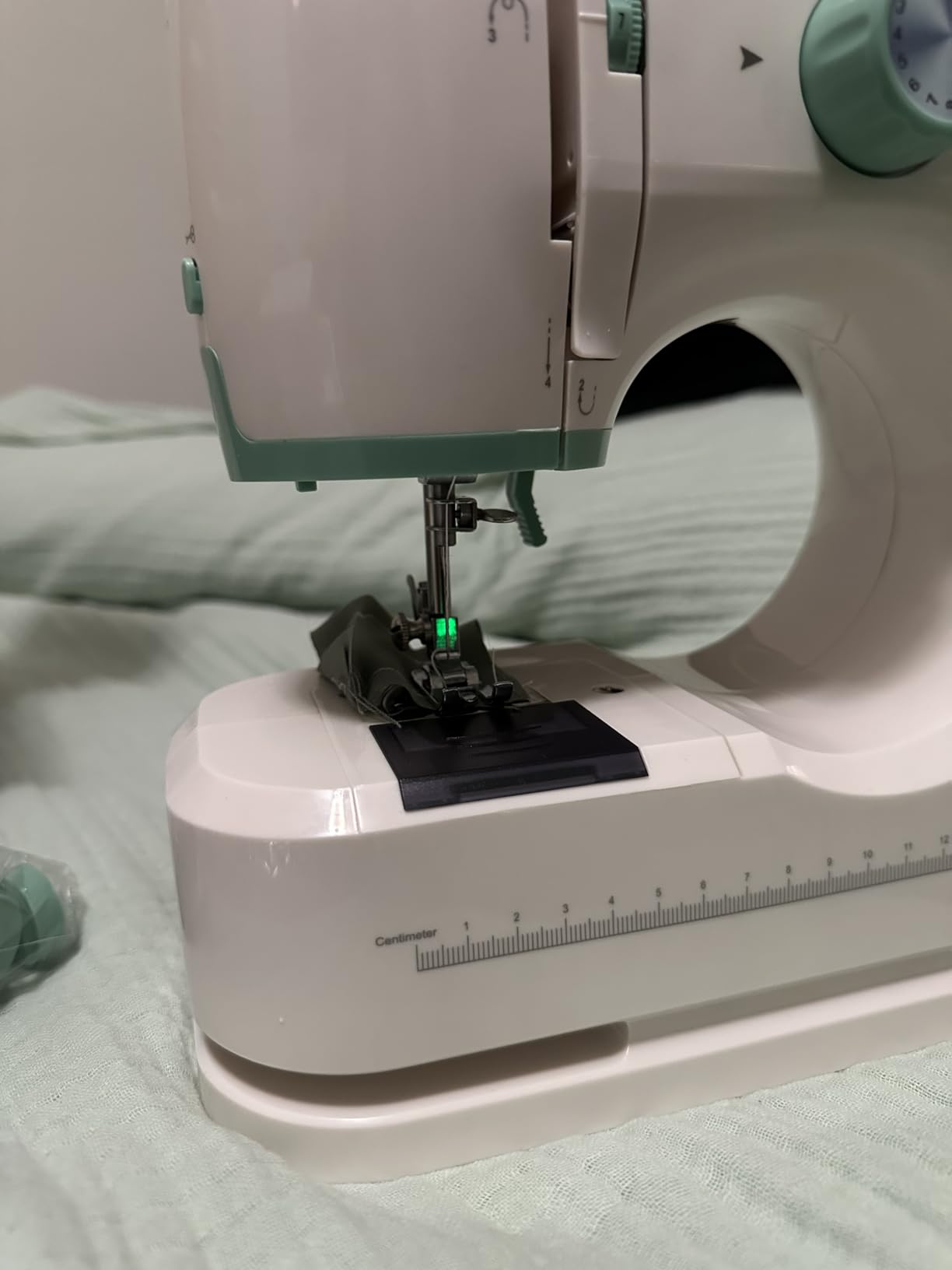 Mini Dual-Speed SewingMachine Double Needle & Double Thread16 Stitch Modes Beginner-FriendlyHousehold Sewing Machine | ldeal forAdults & Beginners Customer Review Mini Dual-Speed SewingMachine Double Needle & Double Thread16 Stitch Modes Beginner-FriendlyHousehold Sewing Machine | ldeal forAdults & Beginners - Customer Photo 4