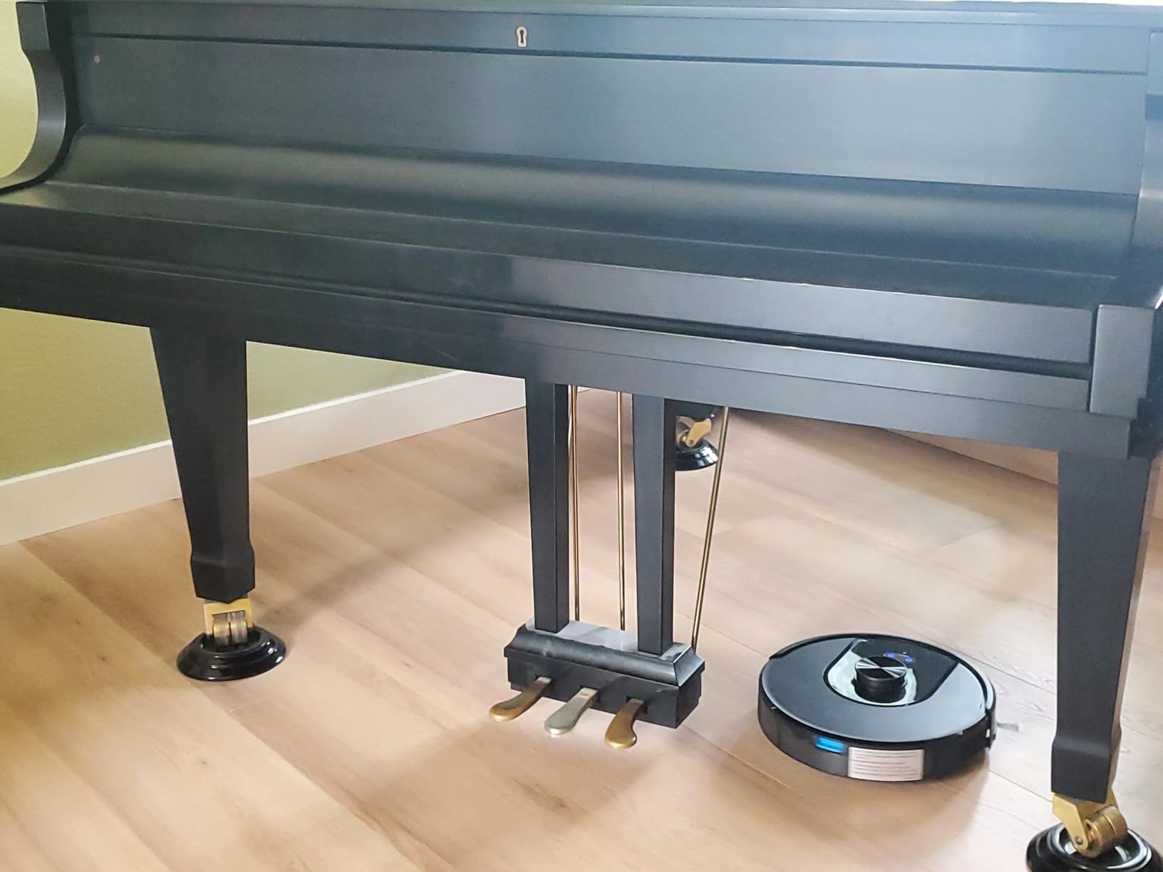 Tikom Robot Vacuum and Mop Combo, 6000 Pa Automatic Robotic Vacuum Cleaner, Smart Mapping, 150 Min Max, Ideal for Pet Hair, Hardfloors, Carpets, Home(L8000 Pro) Customer Review Tikom Robot Vacuum and Mop Combo, 6000 Pa Automatic Robotic Vacuum Cleaner, Smart Mapping, 150 Min Max, Ideal for Pet Hair, Hardfloors, Carpets, Home(L8000 Pro) - Customer Photo 2