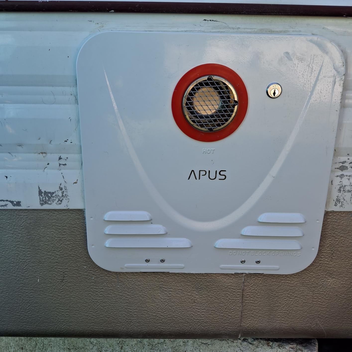 APUS RV Tankless Water Heater, 68,000 BTU Propane Gas On Demand Instant Hot Water Heater with Black Door, 12V, 3.9 GPM, High Altitude Available, Multi-function Controller, Compatible with All RVs Customer Review APUS RV Tankless Water Heater, 68,000 BTU Propane Gas On Demand Instant Hot Water Heater with Black Door, 12V, 3.9 GPM, High Altitude Available, Multi-function Controller, Compatible with All RVs - Customer Photo 2