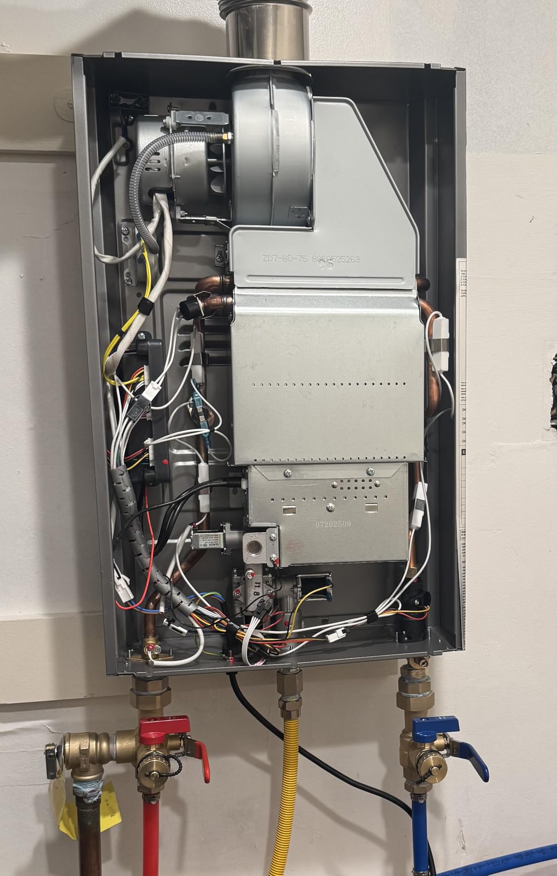 2025 GEN II Ranein Natural Gas Tankless Water Heater Max 8.5 GPM, 190,000 BTU Indoor On Demand Instant Hot Water Heater with LED Temperature Control Panel Customer Review 2025 GEN II Ranein Natural Gas Tankless Water Heater Max 8.5 GPM, 190,000 BTU Indoor On Demand Instant Hot Water Heater with LED Temperature Control Panel - Customer Photo 1