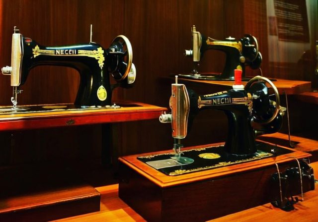 Best Vintage Necchi Sewing Machine [cy]: Top 8 Models for Collectors - RosenberryRooms