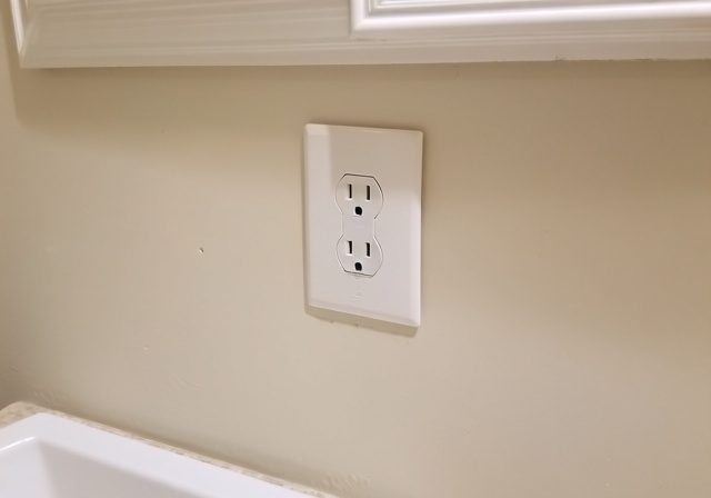 Bathroom GFCI Outlet 15 or 20 Amp [cy]: NEC Code Guide - RosenberryRooms