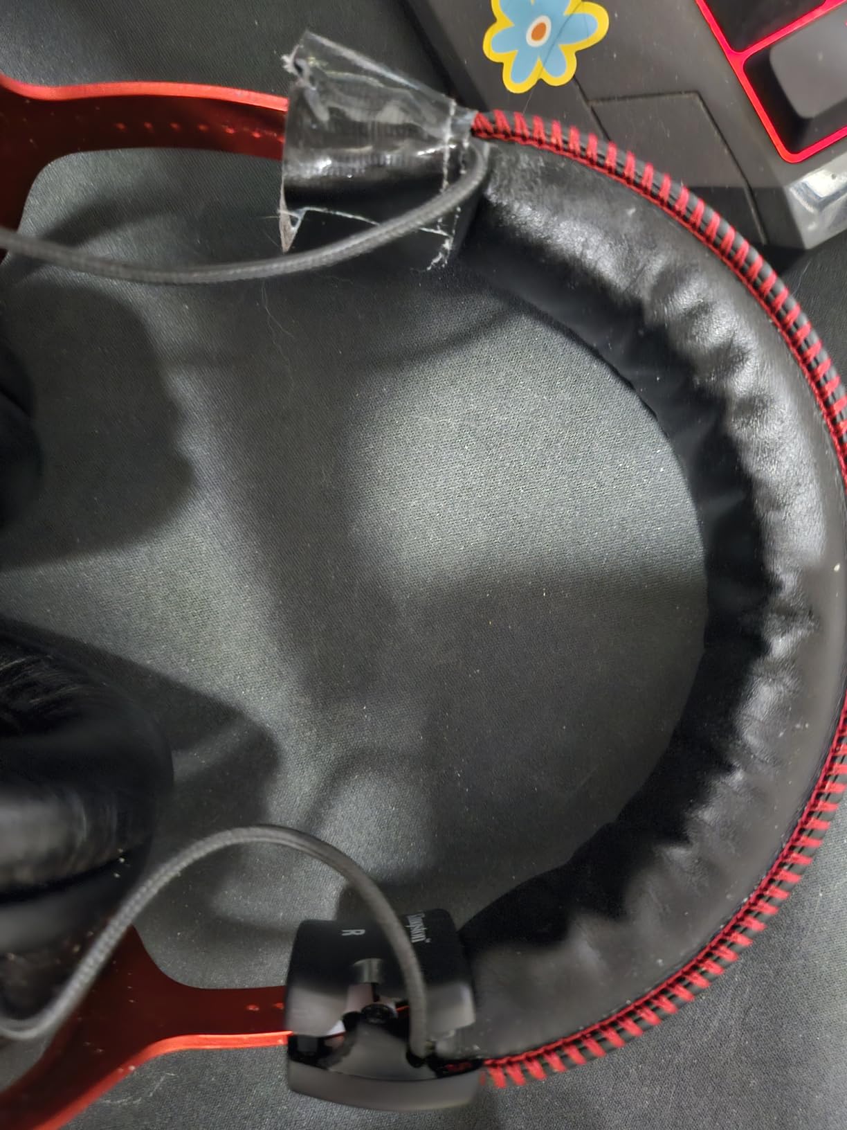 HyperX Cloud II - Gaming Headset, 7.1 Surround Sound, Memory Foam Ear Pads, Durable Aluminum Frame, Detachable Microphone, Works with PC, PS5, PS4, Xbox Series X|S, Xbox One – Red - Customer Photo 4
