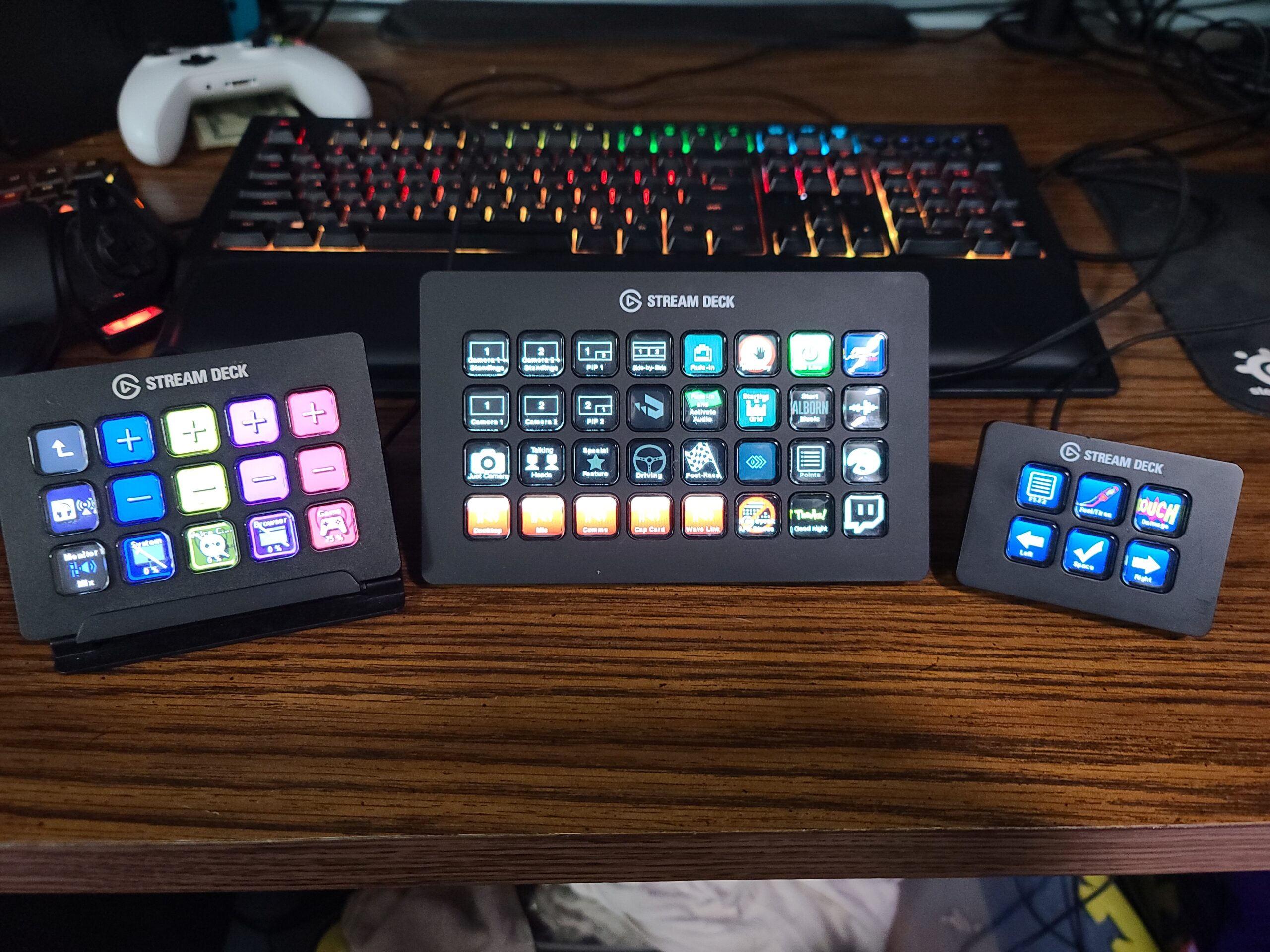 Elgato Stream Deck XL – Advanced Studio Controller, 32 macro keys, trigger actions in apps and software like OBS, Twitch, ​YouTube and more, works with Mac and PC - Customer Photo 3