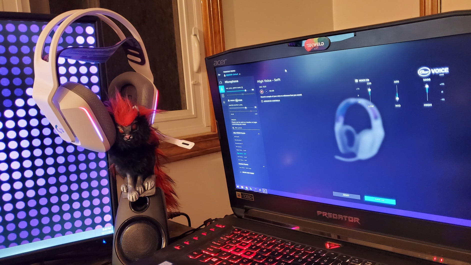 Logitech G733 Lightspeed Wireless Gaming Headset, Suspension Headband, Lightsync RGB, Blue VO!CE Mic, PRO-G Audio – Black, Gaming Headset Wireless, PC, PS5, PS4, Switch Compatible - Customer Photo 1