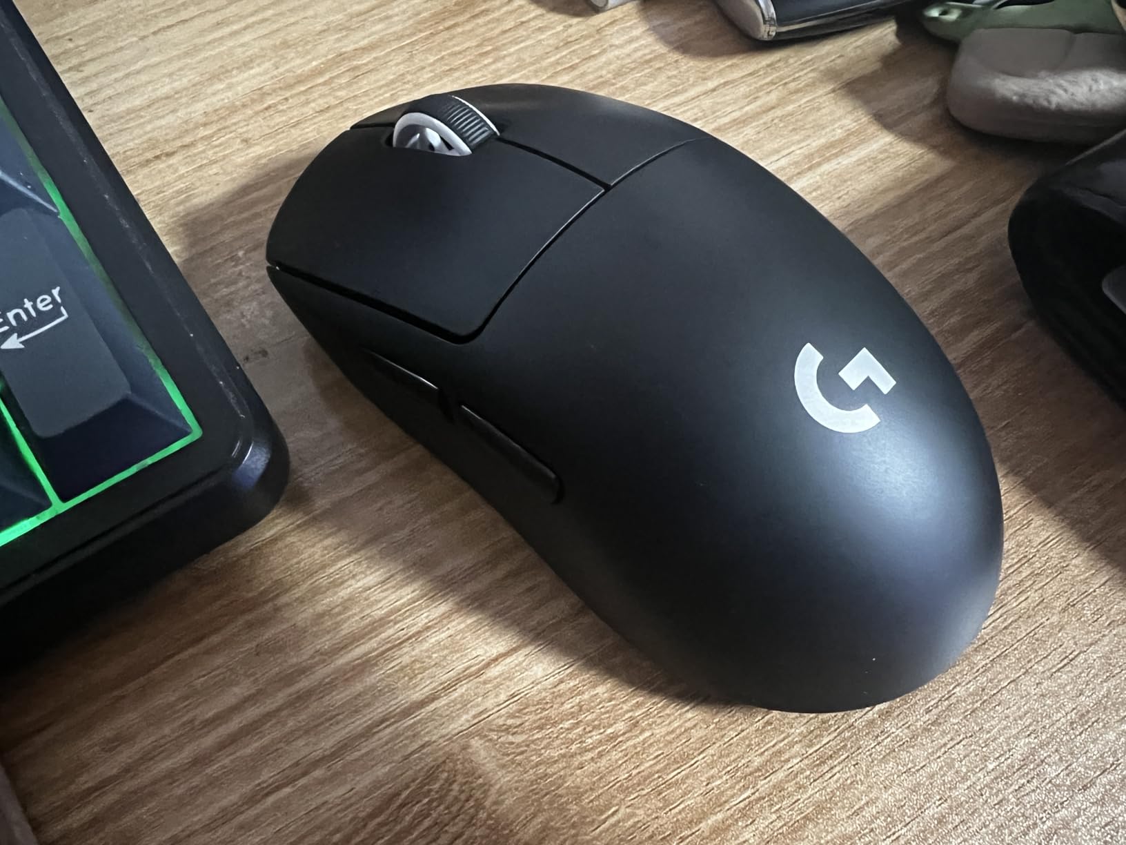 PRO X SUPERLIGHT Wireless Gaming Mouse, Ultra-Lightweight, HERO 25K Sensor, 25,600 DPI, 5 Programmable Buttons, Long Battery Life, Compatible with PC / Mac - Black - Customer Photo 1