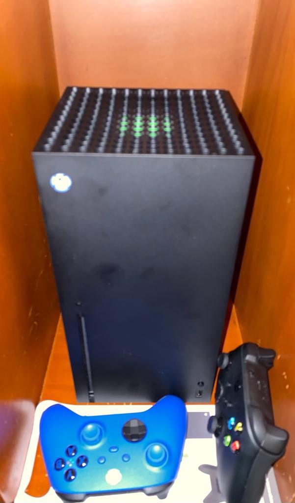 Xbox Series X - Gaming Console - 1TB SSD - Includes Wireless Controller - 4K Gaming - 120FPS - Carbon Black Customer Review Xbox Series X - Gaming Console - 1TB SSD - Includes Wireless Controller - 4K Gaming - 120FPS - Carbon Black - Customer Photo 4