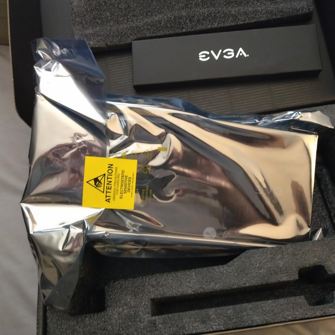 EVGA GeForce RTX 3090 FTW3 Ultra Gaming, 24GB GDDR6X, 10496 CUDA Cores, 1800MHz Boost Clock, 3x Fans, ARGB LED, Metal Backplate, PCIe 4, HDMI, DisplayPort, Desktop Compatible Customer Review EVGA GeForce RTX 3090 FTW3 Ultra Gaming, 24GB GDDR6X, 10496 CUDA Cores, 1800MHz Boost Clock, 3x Fans, ARGB LED, Metal Backplate, PCIe 4, HDMI, DisplayPort, Desktop Compatible - Customer Photo 2