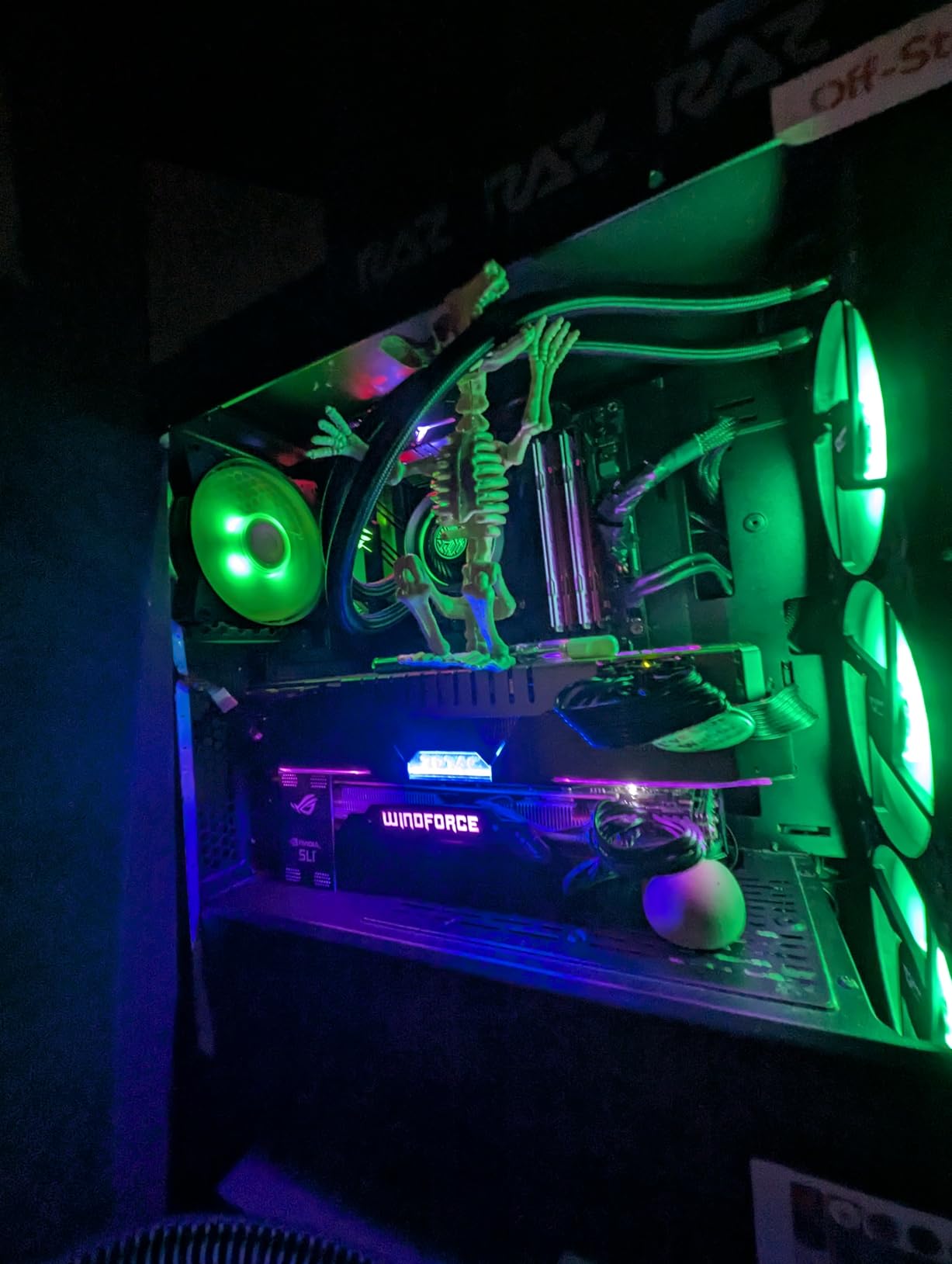 Asus ROG Strix B550-F Gaming WiFi II AMD AM4 (3rd Gen Ryzen) ATX Motherboard (PCIe 4.0,WiFi 6E, 2.5Gb LAN, BIOS Flashback, HDMI 2.1, Addressable Gen 2 RGB Header and Aura Sync) - Customer Photo 3