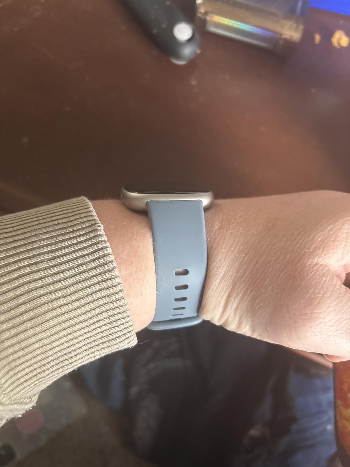 Fitbit Versa 4 Fitness Smartwatch with Daily Readiness, GPS, 24/7 Heart Rate, 40+ Exercise Modes, Sleep Tracking and more, Black/Graphite, One Size (S & L Bands Included) - Customer Photo 4