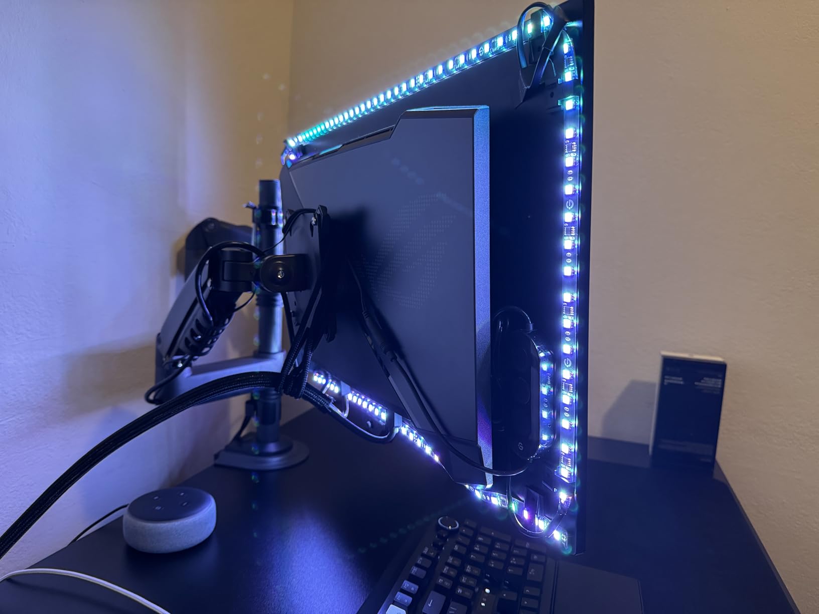 Govee Gaming Light for Monitor G1, RGBIC LED Backlight for 27-34 Inch PC, Smart LED Lights for Monitors with Color Matching, Adapts to Curved Monitors, Double Strip Light Beads with 123 Scene Modes - Customer Photo 1