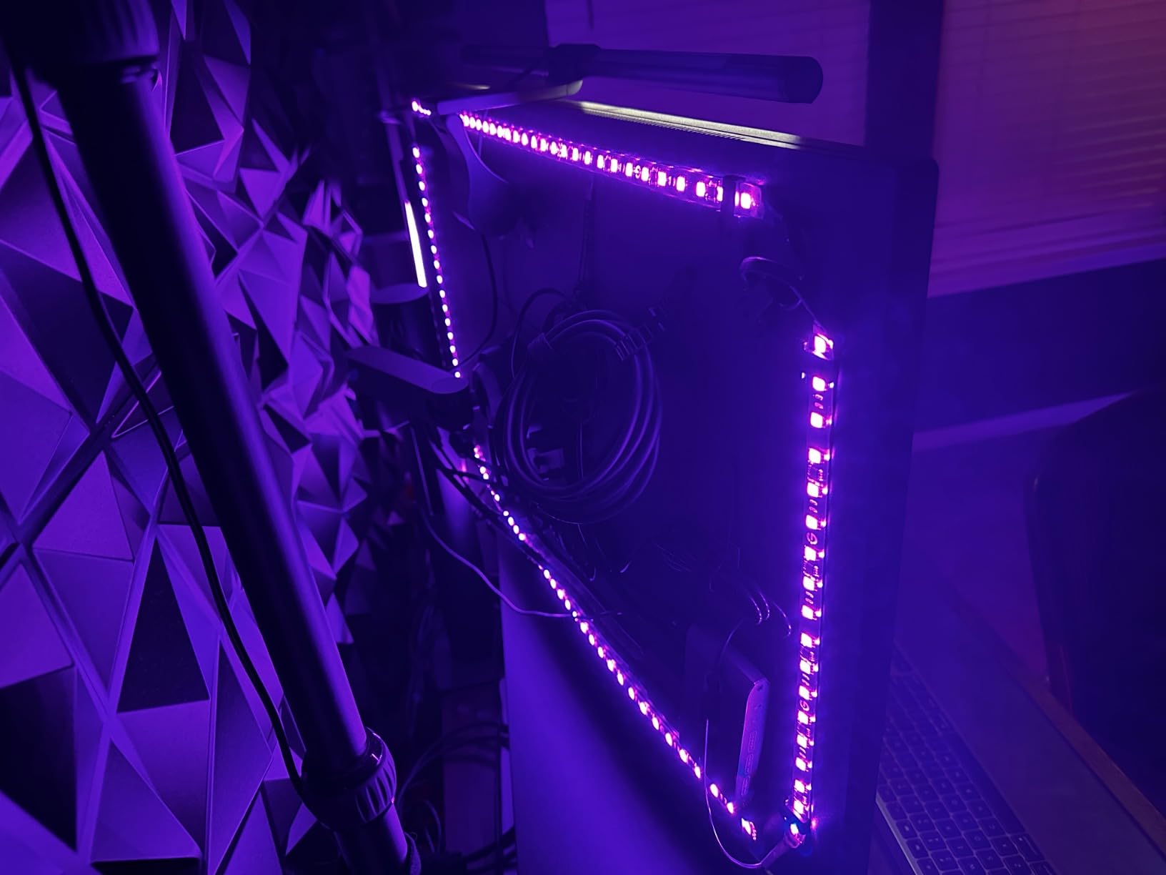 Govee Gaming Light for Monitor G1, RGBIC LED Backlight for 27-34 Inch PC, Smart LED Lights for Monitors with Color Matching, Adapts to Curved Monitors, Double Strip Light Beads with 123 Scene Modes - Customer Photo 3