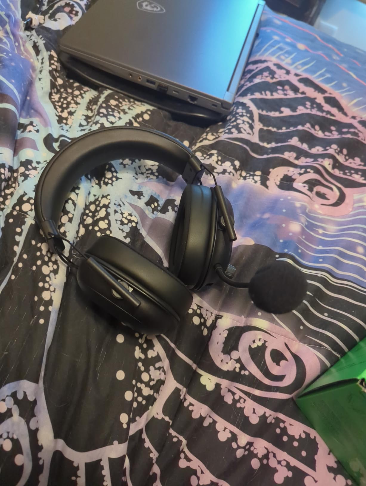 Razer BlackShark V2 HyperSpeed Wireless Gaming Headset: 2.4GHz, Bluetooth or USB - THX Spatial Audio - Titanium 50mm Drivers - 70 Hr Battery - for Xbox Series X, Series S, PS5, PC, Switch 2 - Black - Customer Photo 2