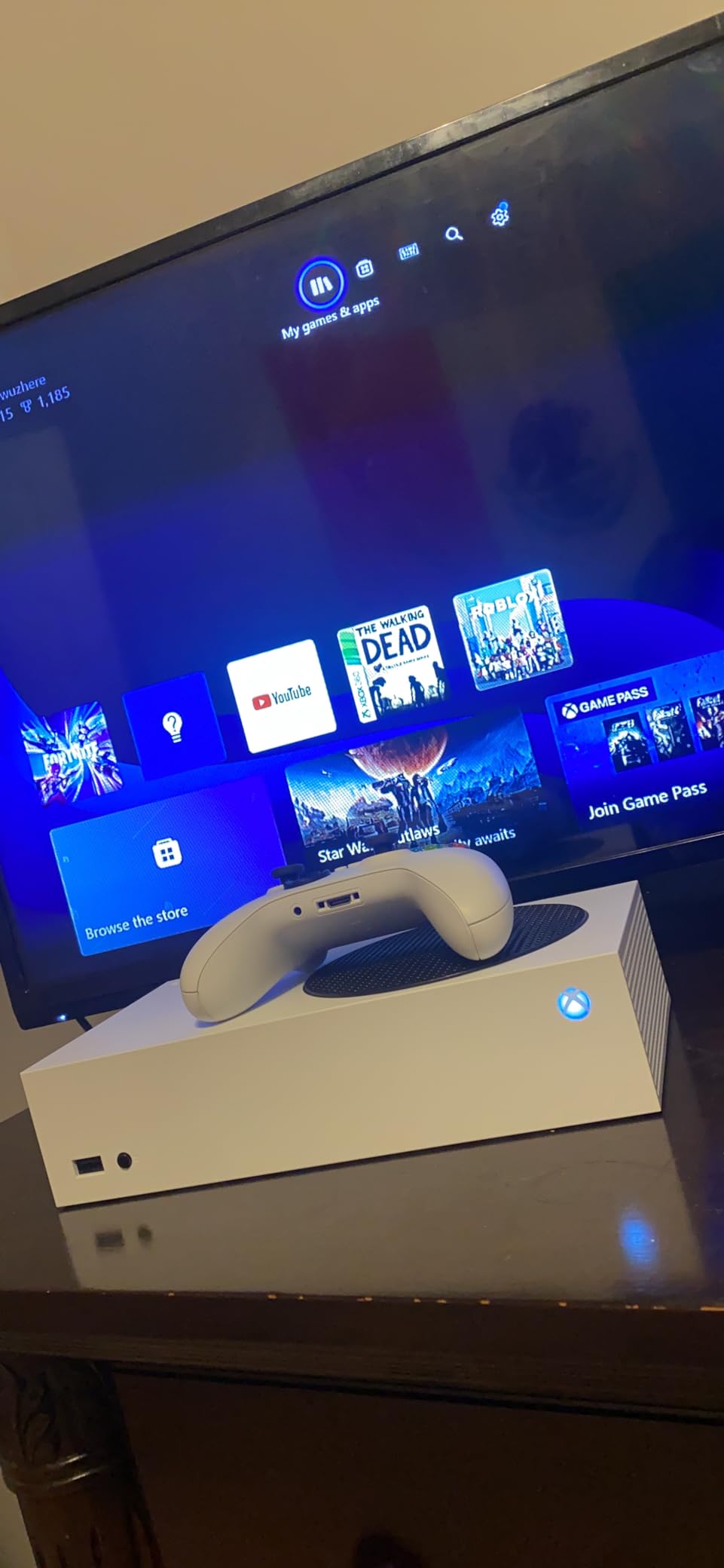 Xbox Series S Starter Bundle - Includes hundreds of games with Game Pass Ultimate 3 Month Membership - 512GB SSD All-Digital Gaming Console Customer Review Xbox Series S Starter Bundle - Includes hundreds of games with Game Pass Ultimate 3 Month Membership - 512GB SSD All-Digital Gaming Console - Customer Photo 3