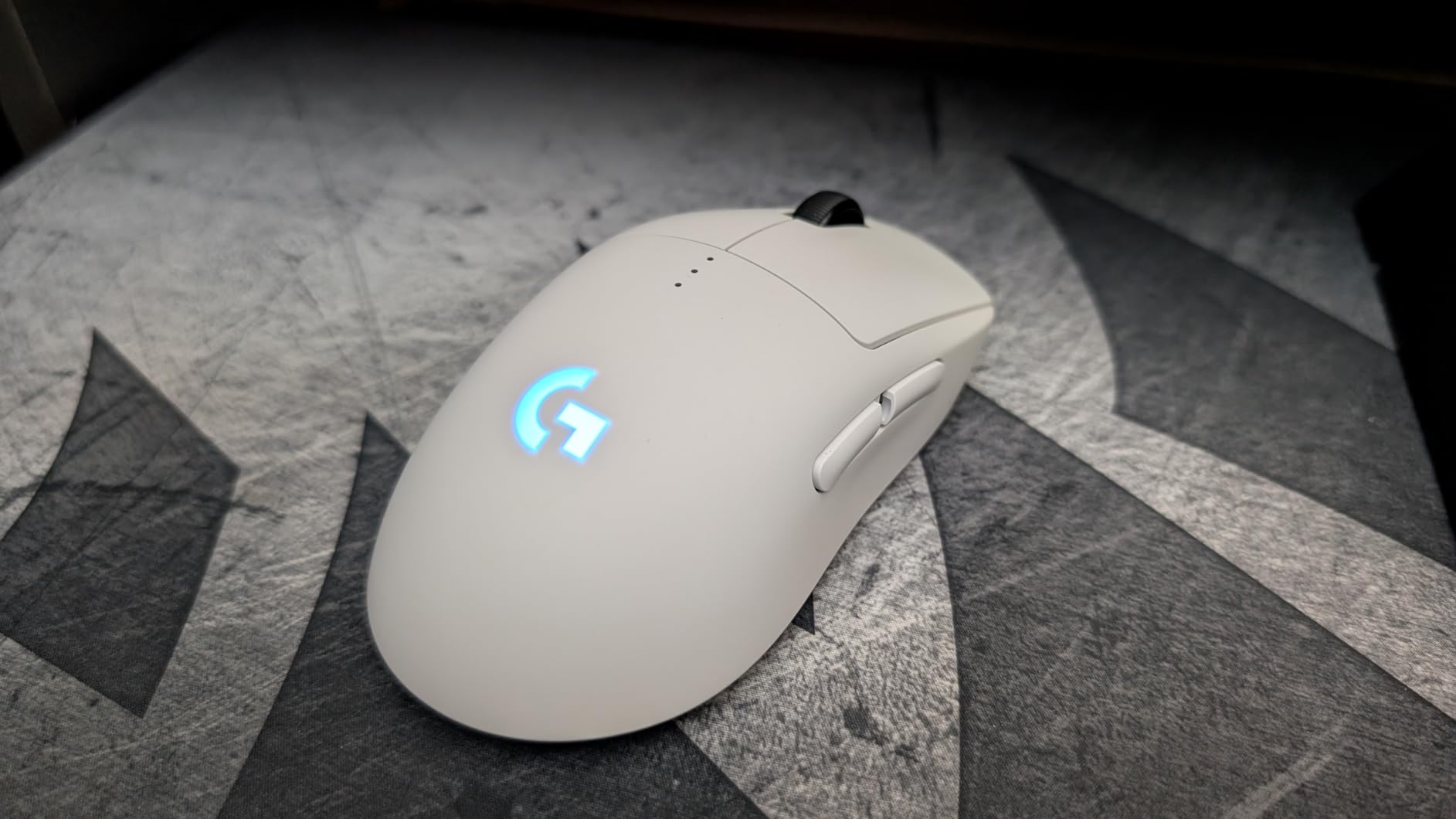 PRO 2 Lightspeed Wireless Gaming Mouse, Right- or Left-Handed Mouse with up to 4 Customizable and Switchable Magnetic Side Buttons, 44K DPI Sensor, USB-C Charging, for PC/Mac - Black - Customer Photo 1