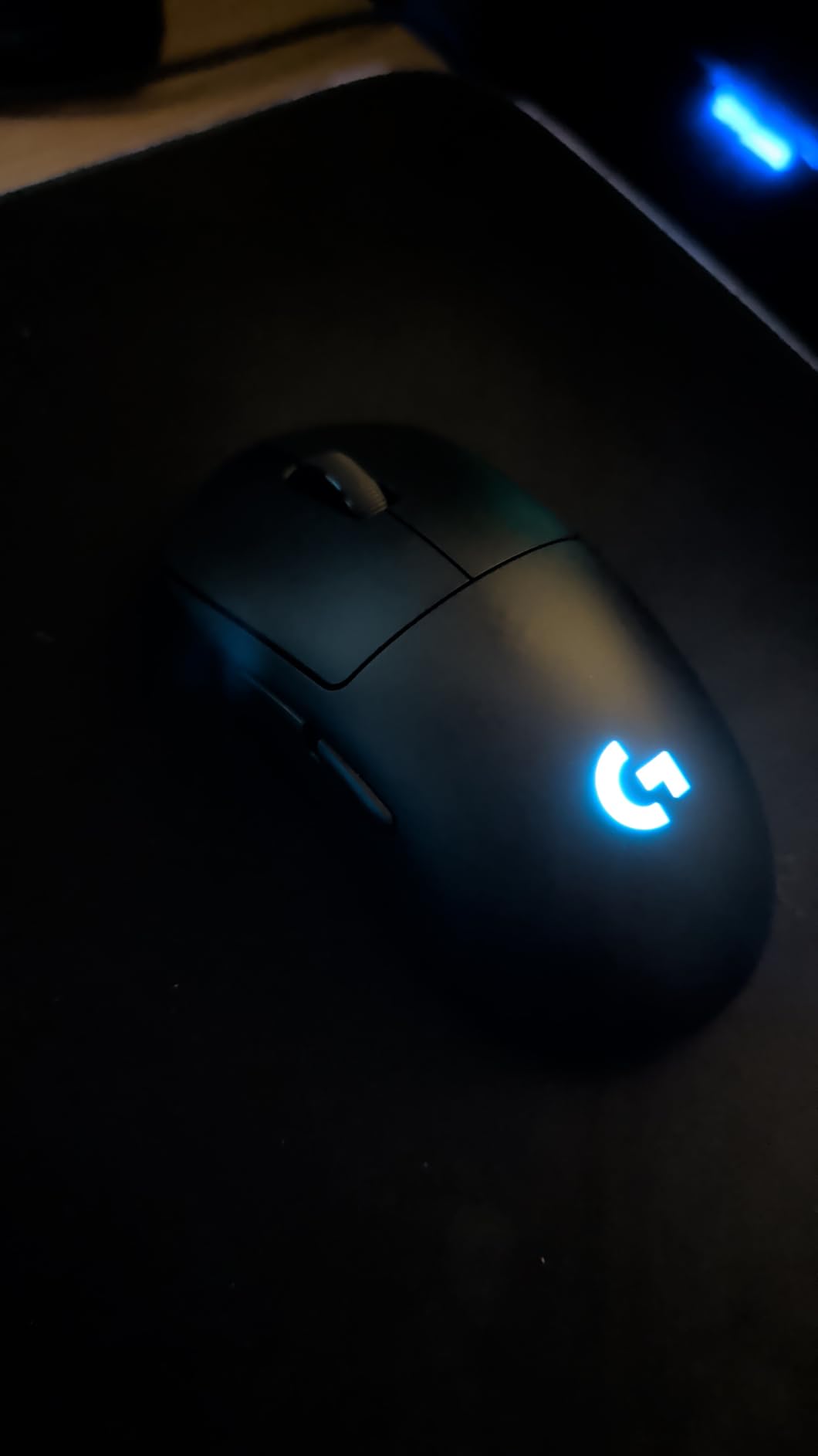PRO 2 Lightspeed Wireless Gaming Mouse, Right- or Left-Handed Mouse with up to 4 Customizable and Switchable Magnetic Side Buttons, 44K DPI Sensor, USB-C Charging, for PC/Mac - Black - Customer Photo 3