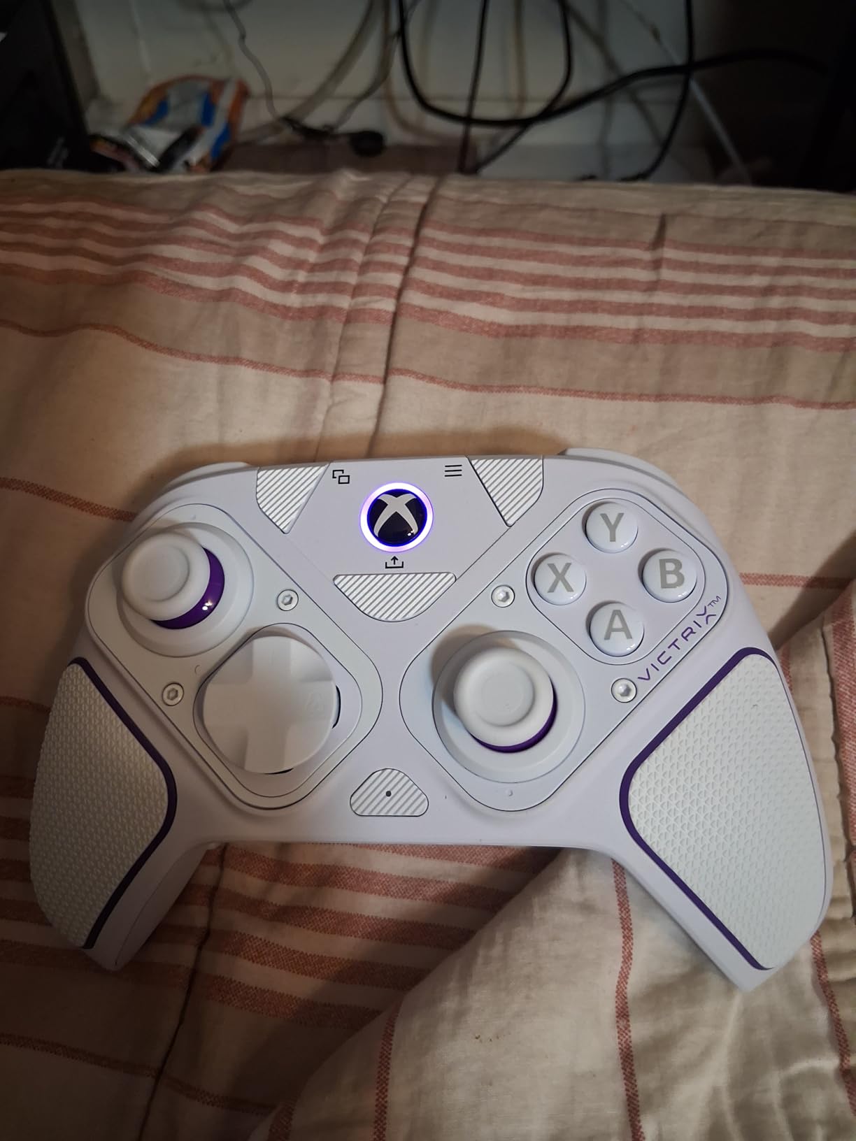 PDP Victrix Pro BFG Wireless Gaming Controller for Xbox Series X|Series S, Xbox One, and Windows 10/11, Dolby Atmos Audio, Remappable Buttons, Customizable Triggers/Paddles/D-Pad, PC App, White Customer Review PDP Victrix Pro BFG Wireless Gaming Controller for Xbox Series X|Series S, Xbox One, and Windows 10/11, Dolby Atmos Audio, Remappable Buttons, Customizable Triggers/Paddles/D-Pad, PC App, White - Customer Photo 1