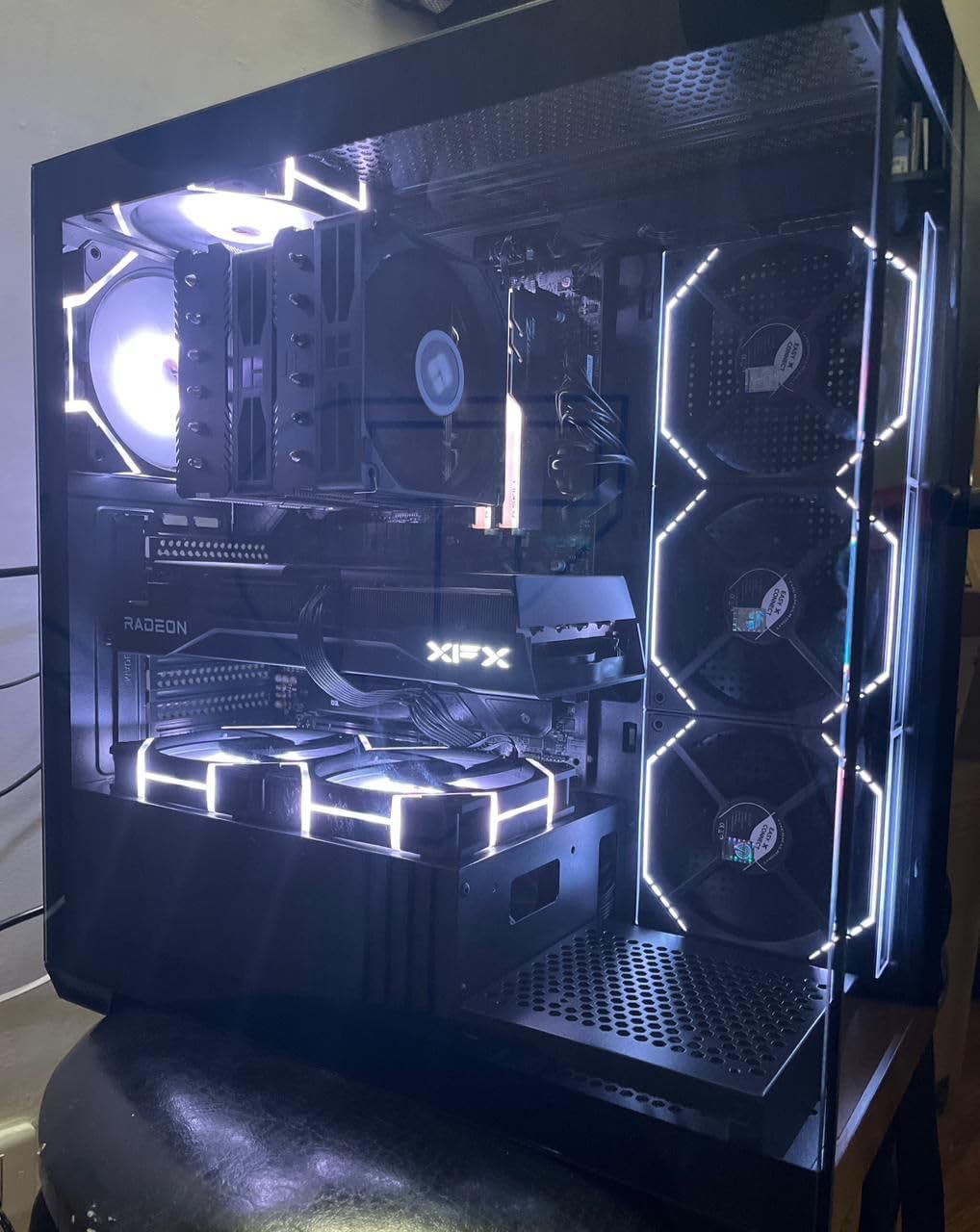 darkFlash ATX Mid-Tower PC Case, Pre-Install 4 PWM ARGB Fans Computer Case, Full View Dual Tempered Glass Gaming PC Case, Type C Port, Supports up to 360mm Water Cooling Radiator, Black(DS900) Customer Review darkFlash ATX Mid-Tower PC Case, Pre-Install 4 PWM ARGB Fans Computer Case, Full View Dual Tempered Glass Gaming PC Case, Type C Port, Supports up to 360mm Water Cooling Radiator, Black(DS900) - Customer Photo 2