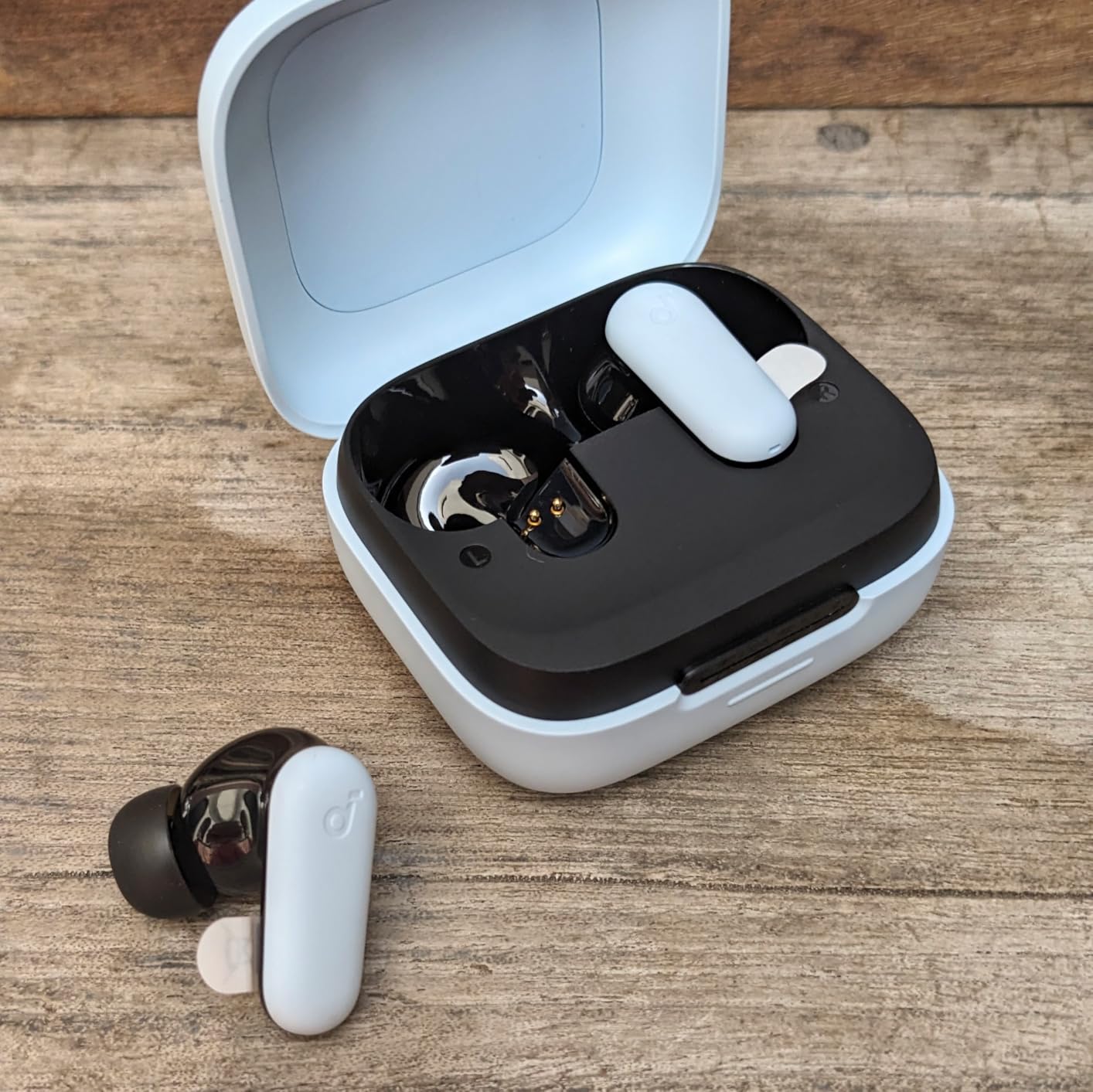 Soundcore P30i by Anker Noise Cancelling Earbuds, Strong and Smart Noise Cancelling, Powerful Bass, 45H Playtime, 2-in-1 Case and Phone Stand, IP54, Wireless Earbuds, Bluetooth 5.4 (Black) Customer Review Soundcore P30i by Anker Noise Cancelling Earbuds, Strong and Smart Noise Cancelling, Powerful Bass, 45H Playtime, 2-in-1 Case and Phone Stand, IP54, Wireless Earbuds, Bluetooth 5.4 (Black) - Customer Photo 2
