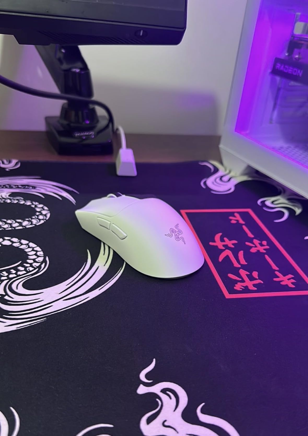 Razer Viper V3 Pro Wireless Esports Gaming Mouse: Symmetrical - 54g Lightweight - 8K Polling - 35K DPI Optical Sensor - Gen3 Optical Switches - 8 Programmable Buttons - 95 Hr Battery - Black - Customer Photo 2