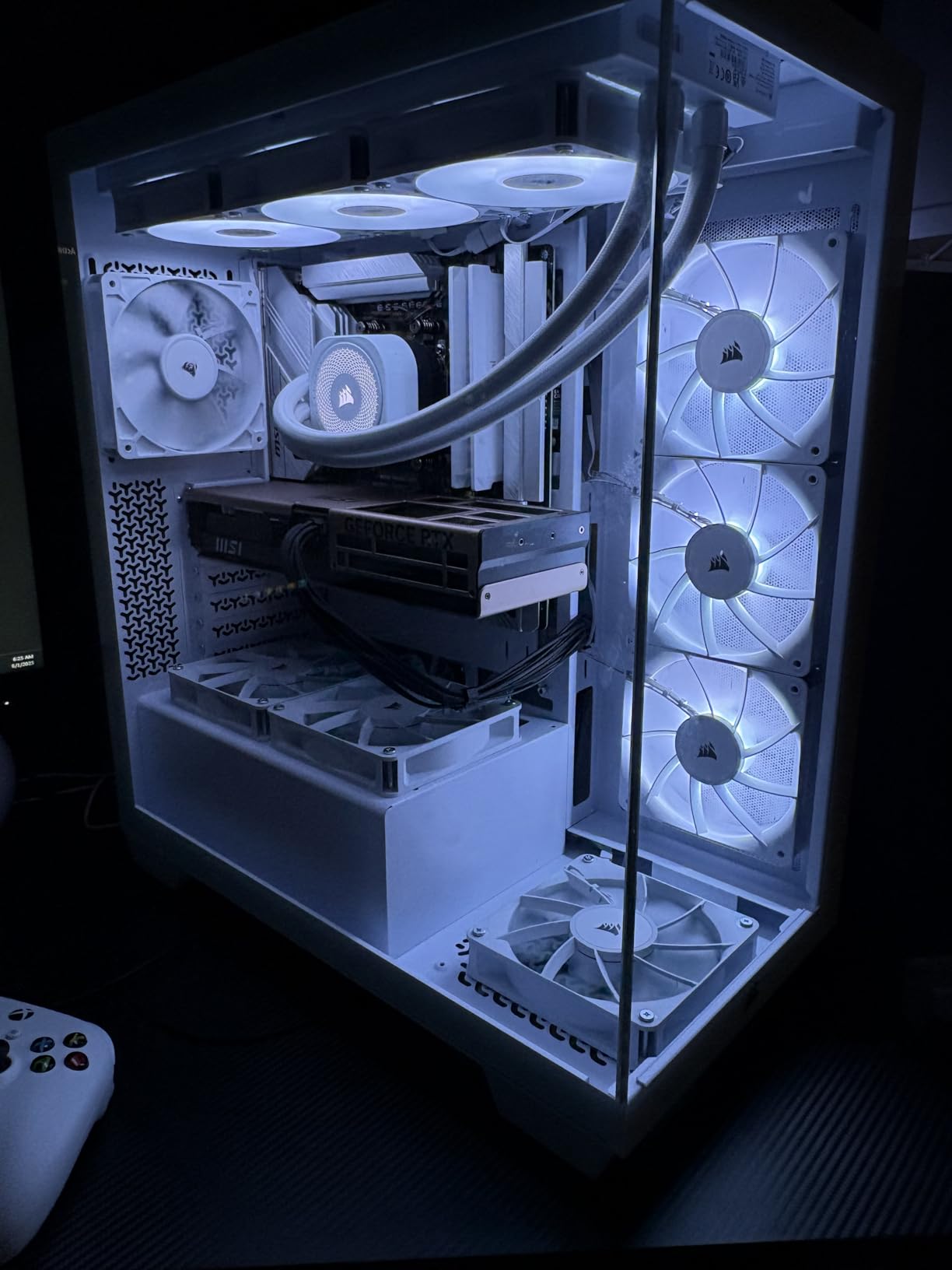CORSAIR 3500X ARGB Mid-Tower ATX PC Case – Panoramic Tempered Glass – Reverse Connection Motherboard Compatible – 3X CORSAIR RS120 ARGB Fans Included – White Customer Review CORSAIR 3500X ARGB Mid-Tower ATX PC Case – Panoramic Tempered Glass – Reverse Connection Motherboard Compatible – 3X CORSAIR RS120 ARGB Fans Included – White - Customer Photo 4