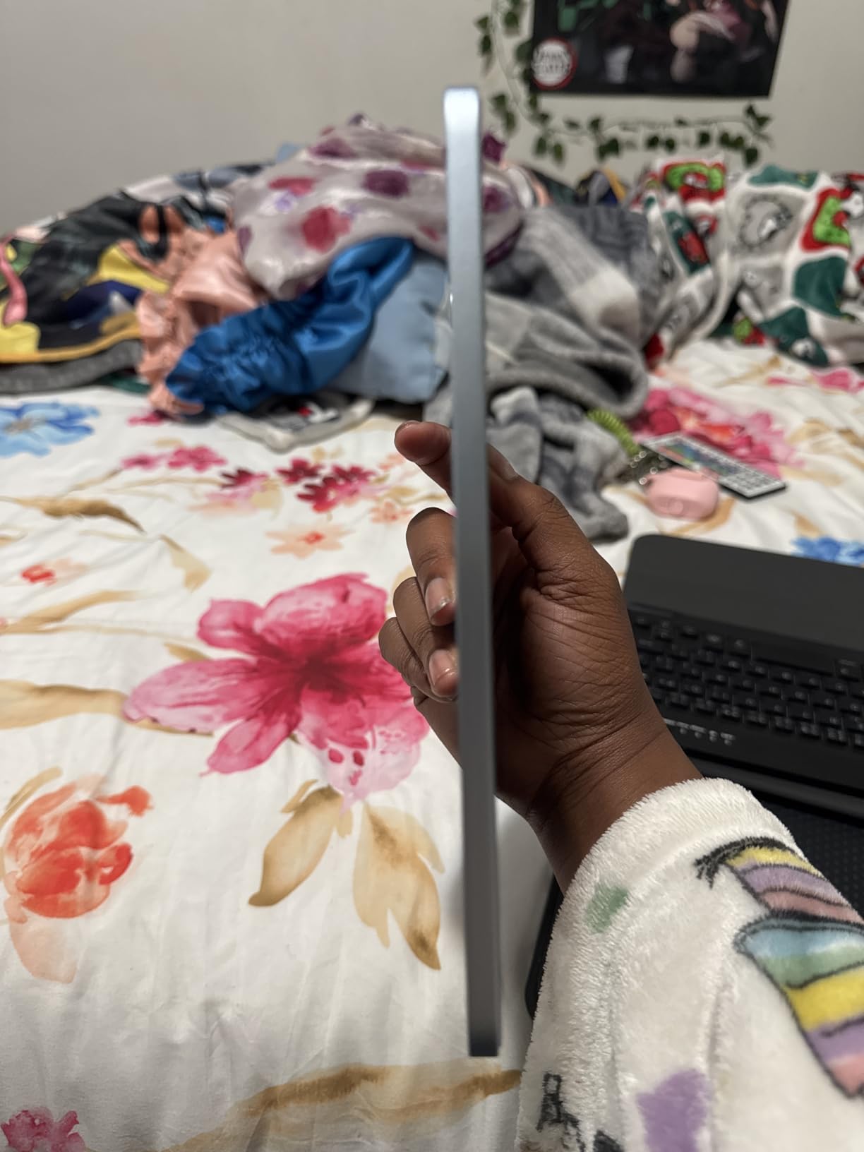 iPad mini (A17 Pro): Apple Intelligence, 8.3-inch Liquid Retina Display, 256GB, Wi-Fi 6E, 12MP Front/12MP Back Camera, Touch ID, All-Day Battery Life — Space Gray - Customer Photo 4