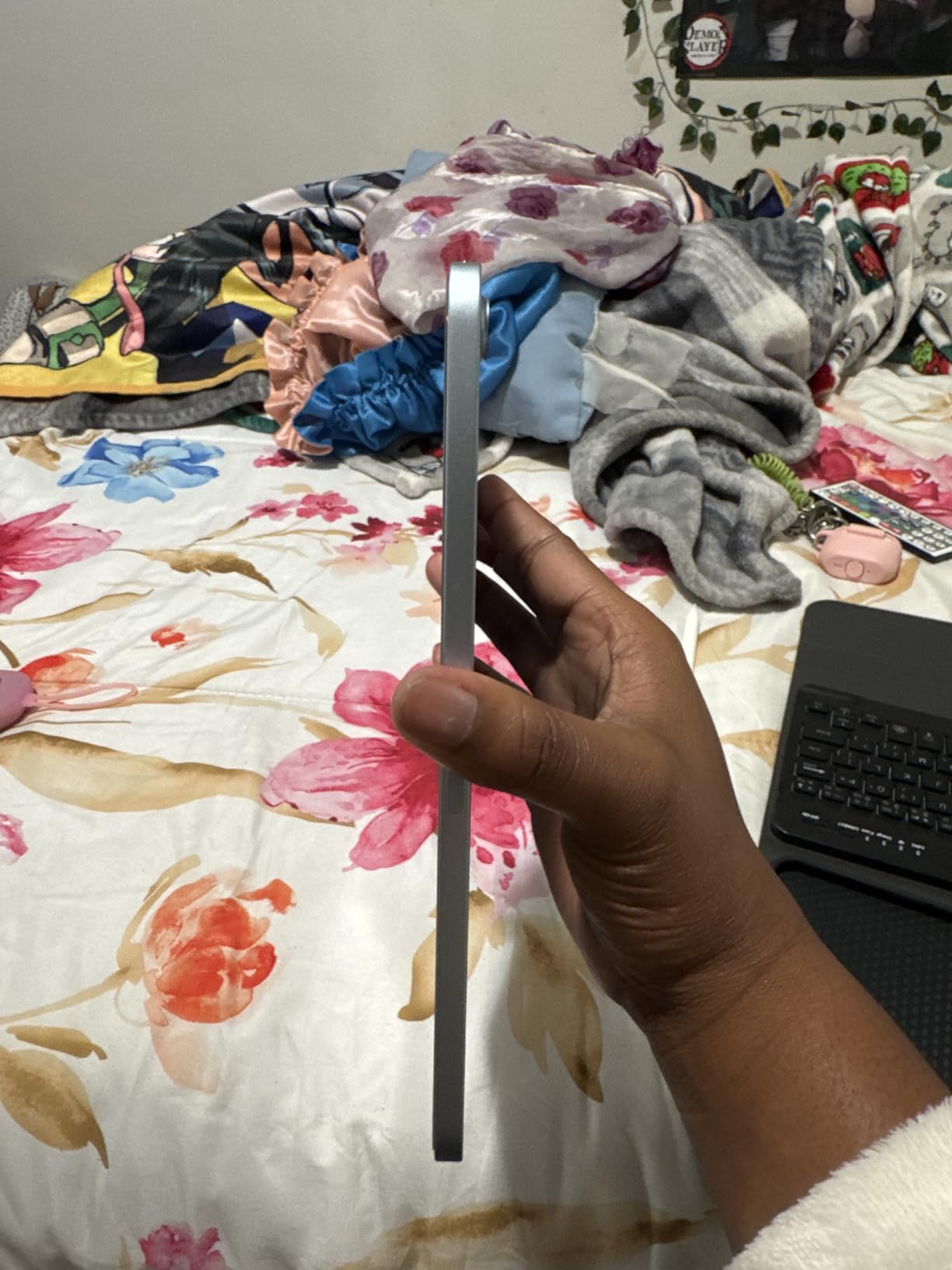 iPad mini (A17 Pro): Apple Intelligence, 8.3-inch Liquid Retina Display, 128GB, Wi-Fi 6E + 5G Cellular, 12MP Front/12MP Back Camera, Touch ID, All-Day Battery Life — Space Gray - Customer Photo 5