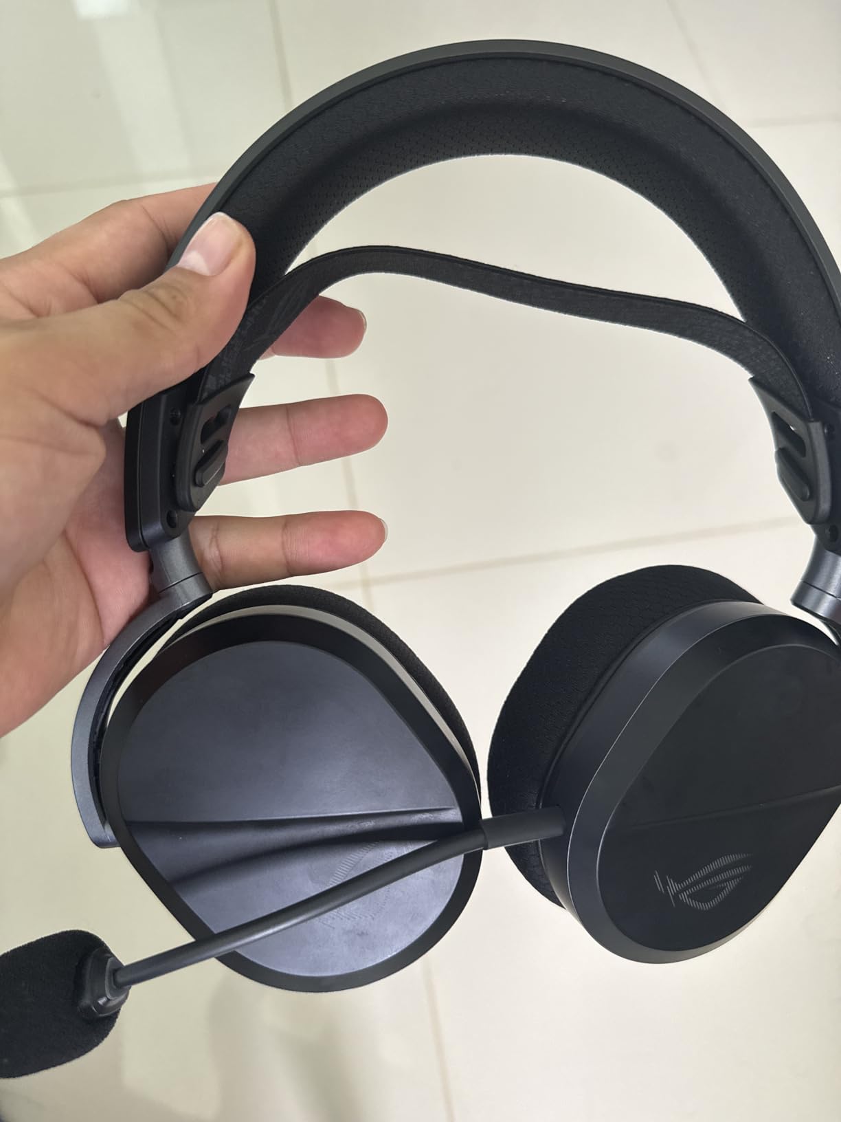 ASUS ROG Pelta Wireless Gaming Headset with Detachable Mic – Tri-Mode (BT, 2.4GHz, USB-C) 50mm Titanium-Plated Drivers, 70Hr Battery, Ergonomic, Lightweight, for PC, PS5, PS4, Switch, Mobile - Black - Customer Photo 1