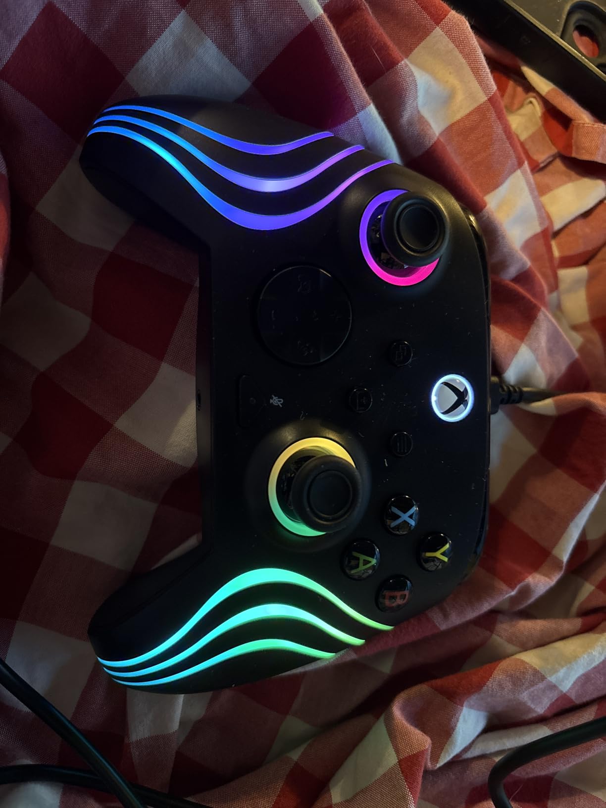 Turtle Beach Afterglow Wave Wired RGB Gaming Controller - Licensed for Xbox Series X|S, Xbox One & Windows PCs - Mappable Buttons, Hall-Effect Hair Triggers, Companion App - Grey Customer Review Turtle Beach Afterglow Wave Wired RGB Gaming Controller - Licensed for Xbox Series X|S, Xbox One & Windows PCs - Mappable Buttons, Hall-Effect Hair Triggers, Companion App - Grey - Customer Photo 2