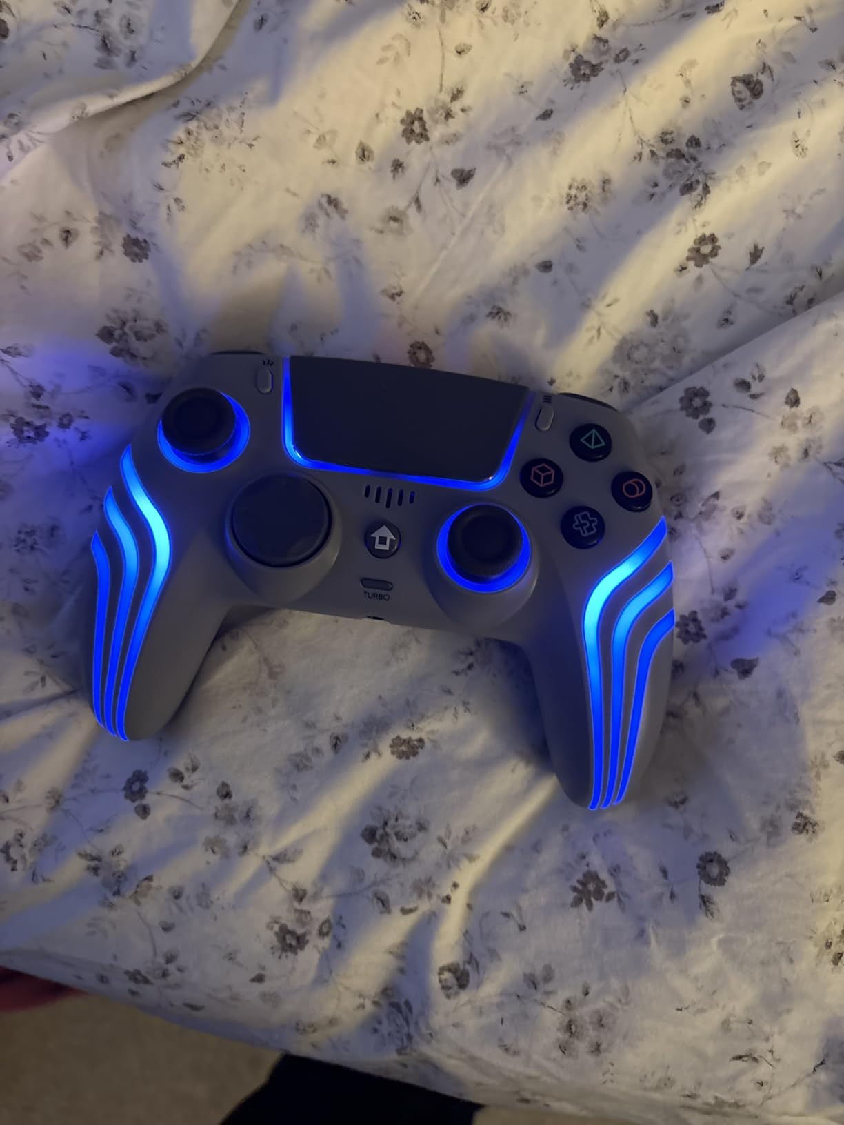 JYELUK Wireless Controller for PS5 with RGB Lighting, Compatible with PS5 Controller/Windows PC,/Android/iOS Customer Review JYELUK Wireless Controller for PS5 with RGB Lighting, Compatible with PS5 Controller/Windows PC,/Android/iOS - Customer Photo 1