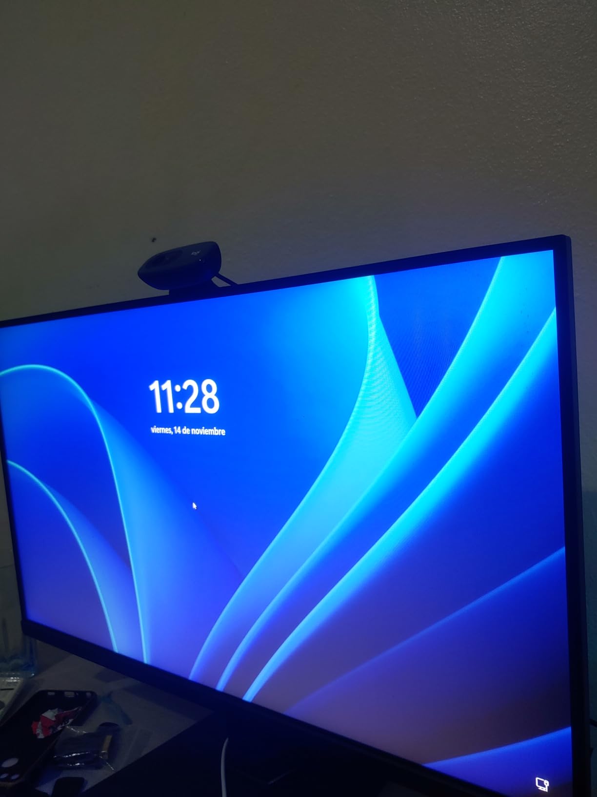 MSI PRO MP243L E14 24-inch IPS 1920 x 1080 (FHD) Gaming Office Monitor, 144Hz, Adaptive-Synch, HDR Ready, HDMI, VGA Port,VESA Mountable, Tilt, 4-Side Slim Bezel,1ms, Black - Customer Photo 1