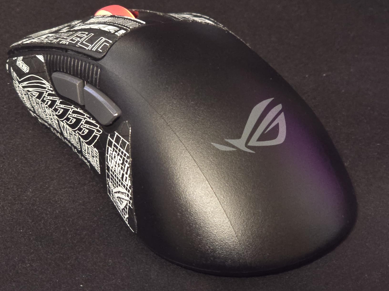 ASUS ROG Keris II Origin Wireless Gaming Mouse – Right-Handed Ergonomic, 65g, Tri-Mode Connectivity, 42K DPI, up to 127Hr Battery, Web-Based Configuration, PC/Mac Support - Customer Photo 1