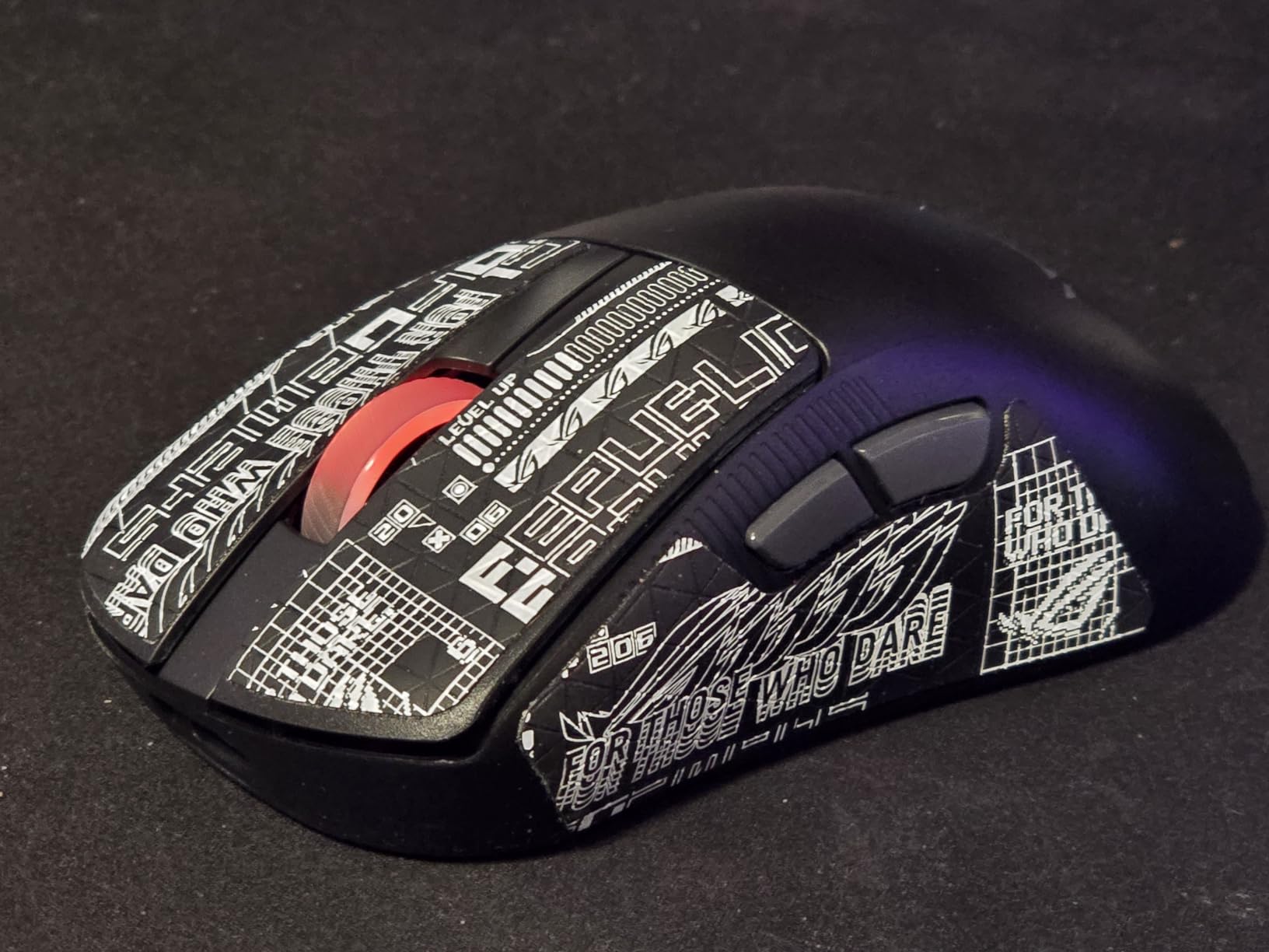 ASUS ROG Keris II Origin Wireless Gaming Mouse – Right-Handed Ergonomic, 65g, Tri-Mode Connectivity, 42K DPI, up to 127Hr Battery, Web-Based Configuration, PC/Mac Support - Customer Photo 2